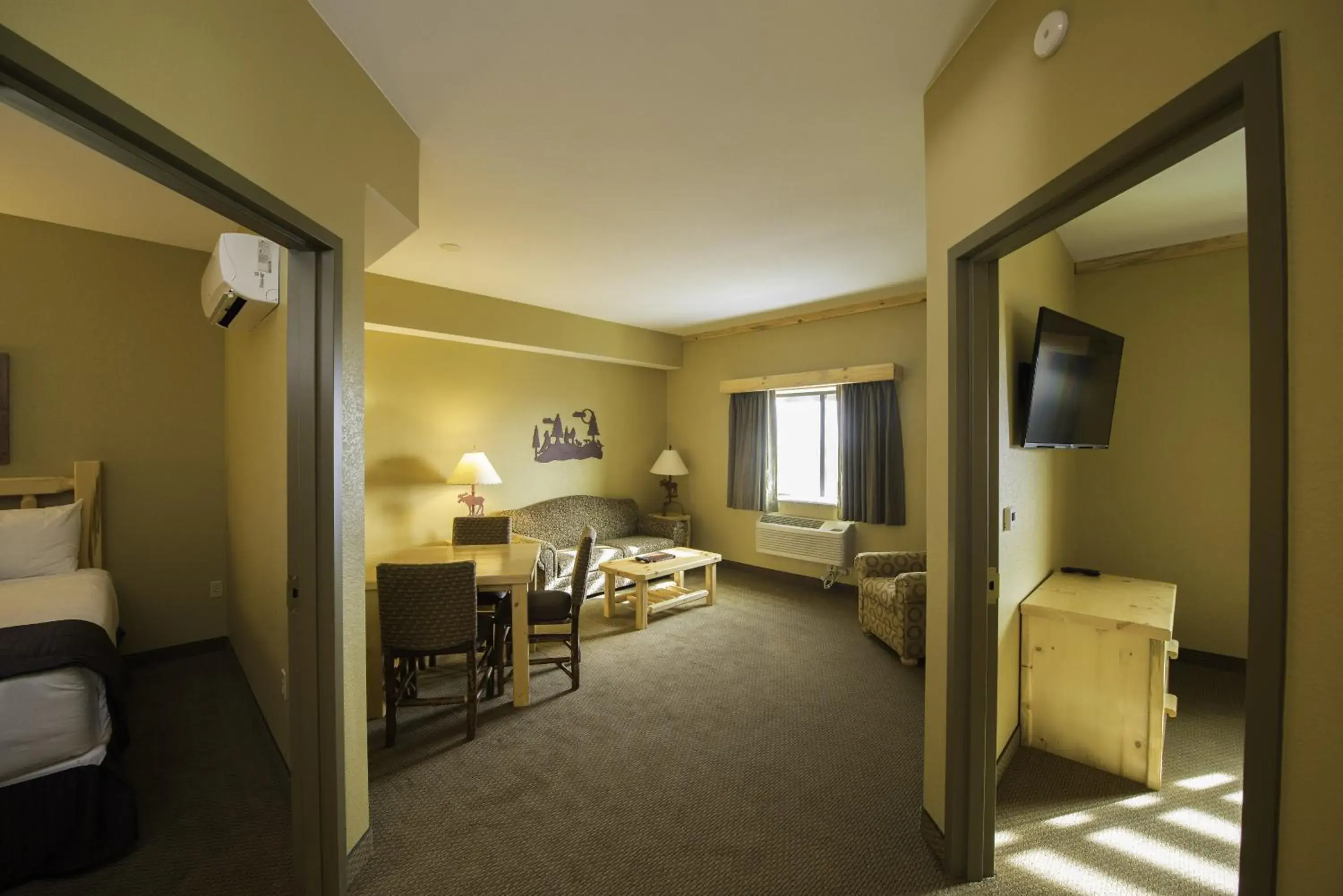 Grizzly Bear Suite - Water Park Included in Great Wolf Lodge Concord Grizzly Bear Suite - Water Park Included in Great Wolf Lodge Concord