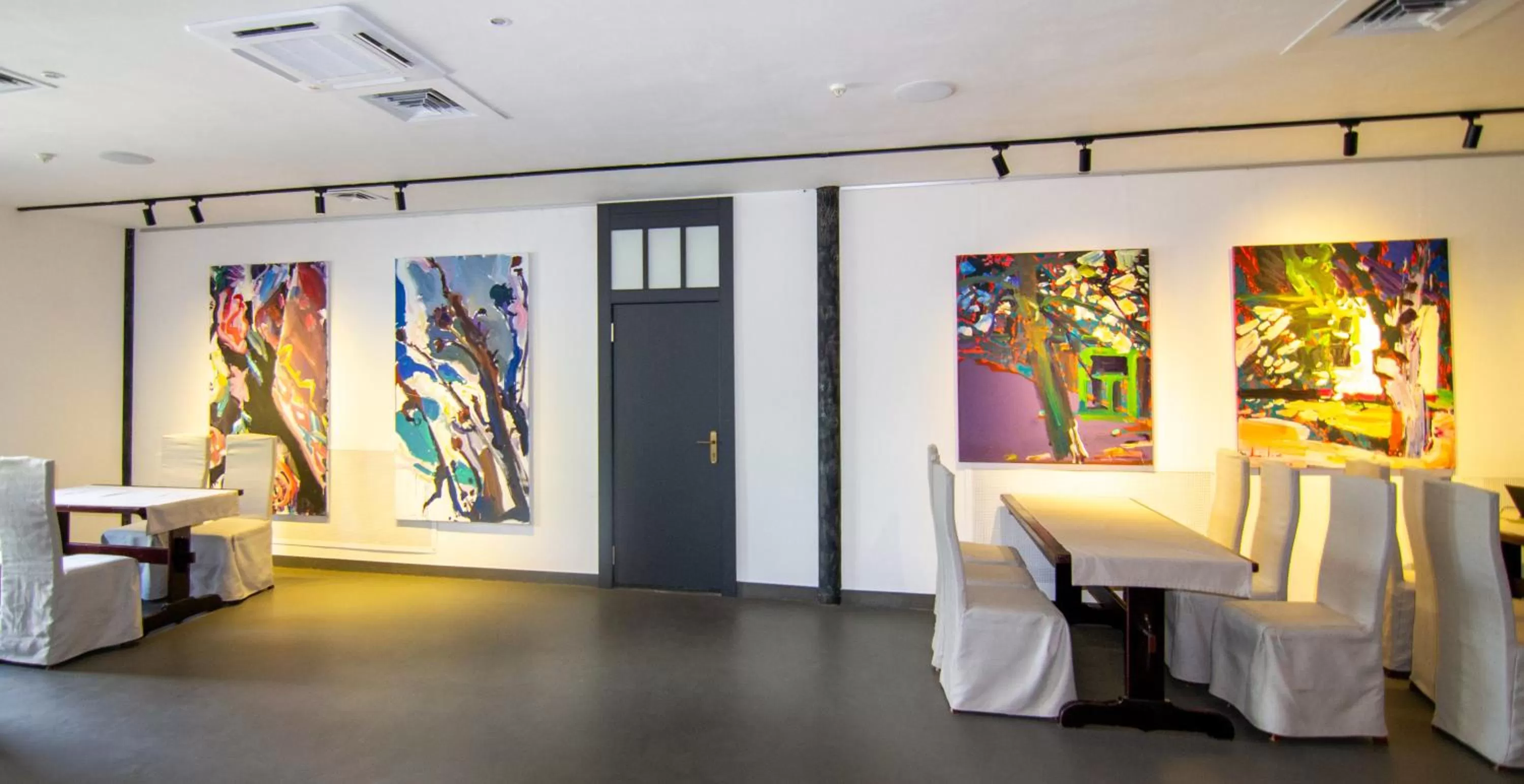 Restaurant/places to eat in Knyazha Hora Hotel