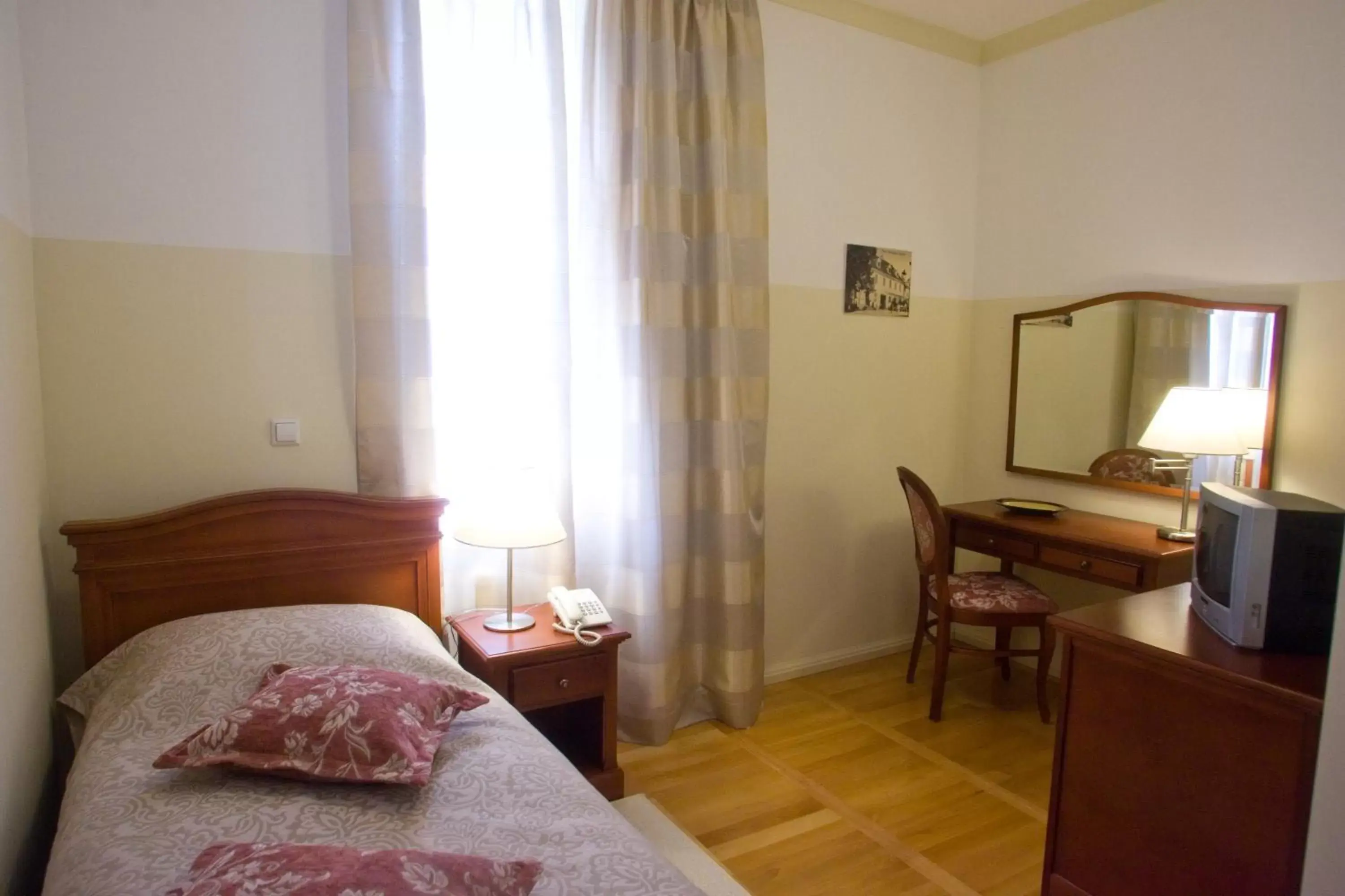 Standard Single Room in Heritage Hotel Frankopan Standard Single Room in Heritage Hotel Frankopan