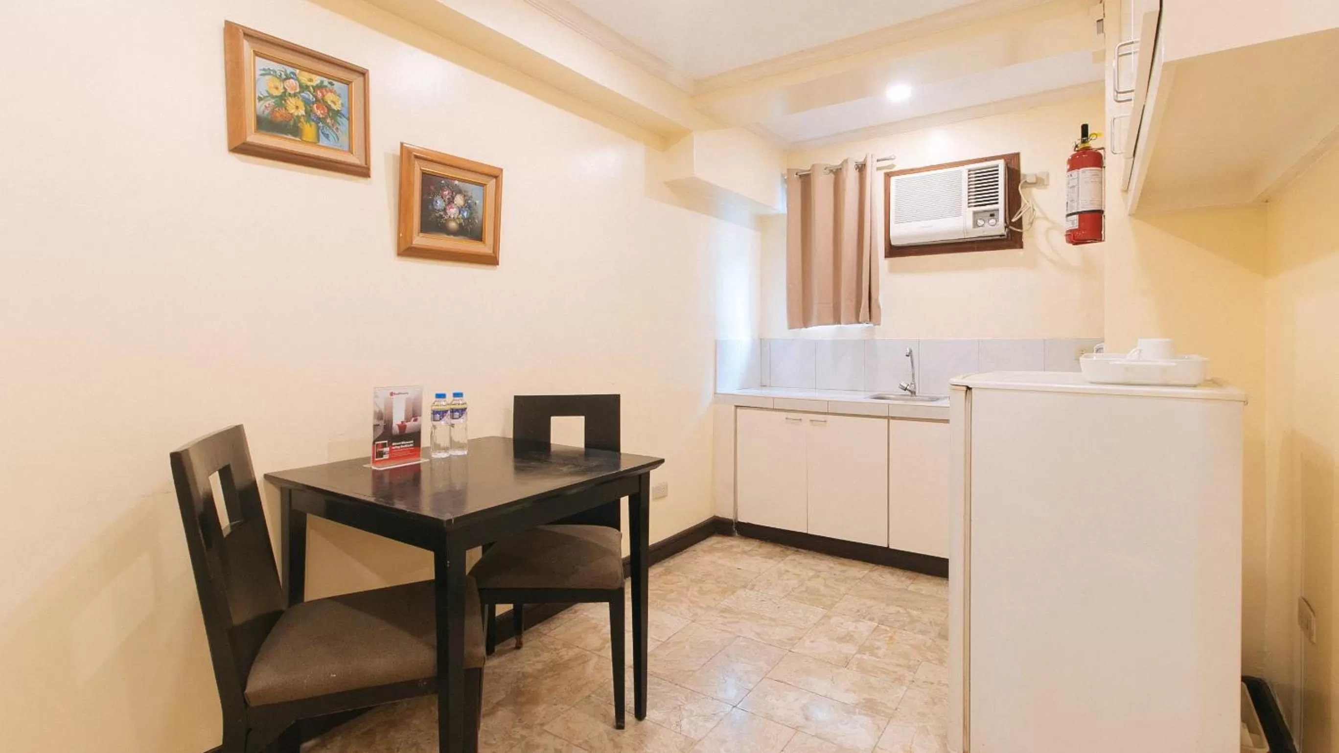 Dining Area in RedDoorz Premium near Greenbelt Makati - Vaccinated Staff