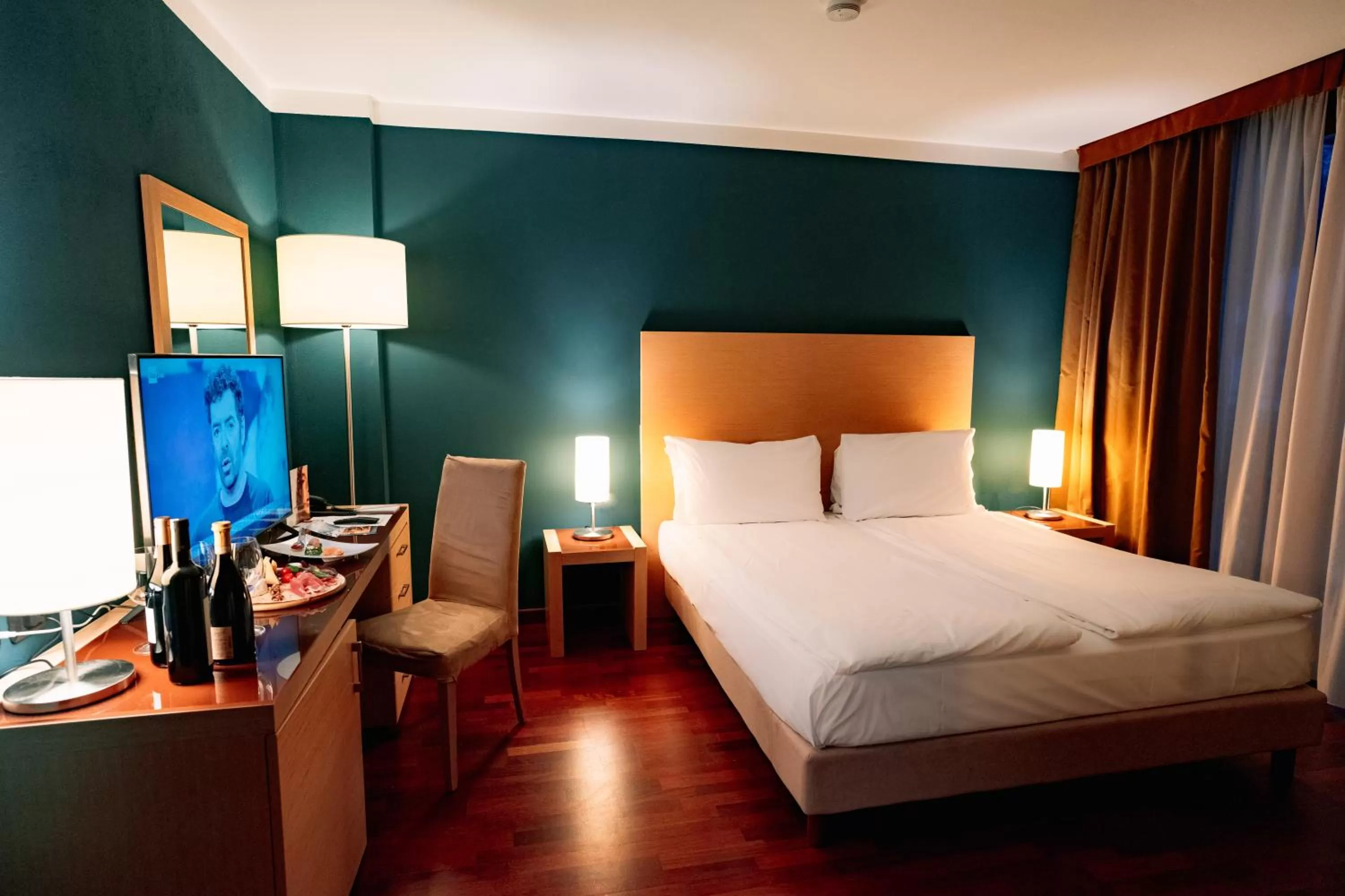 Photo of the whole room, Bed in Savoia Resort