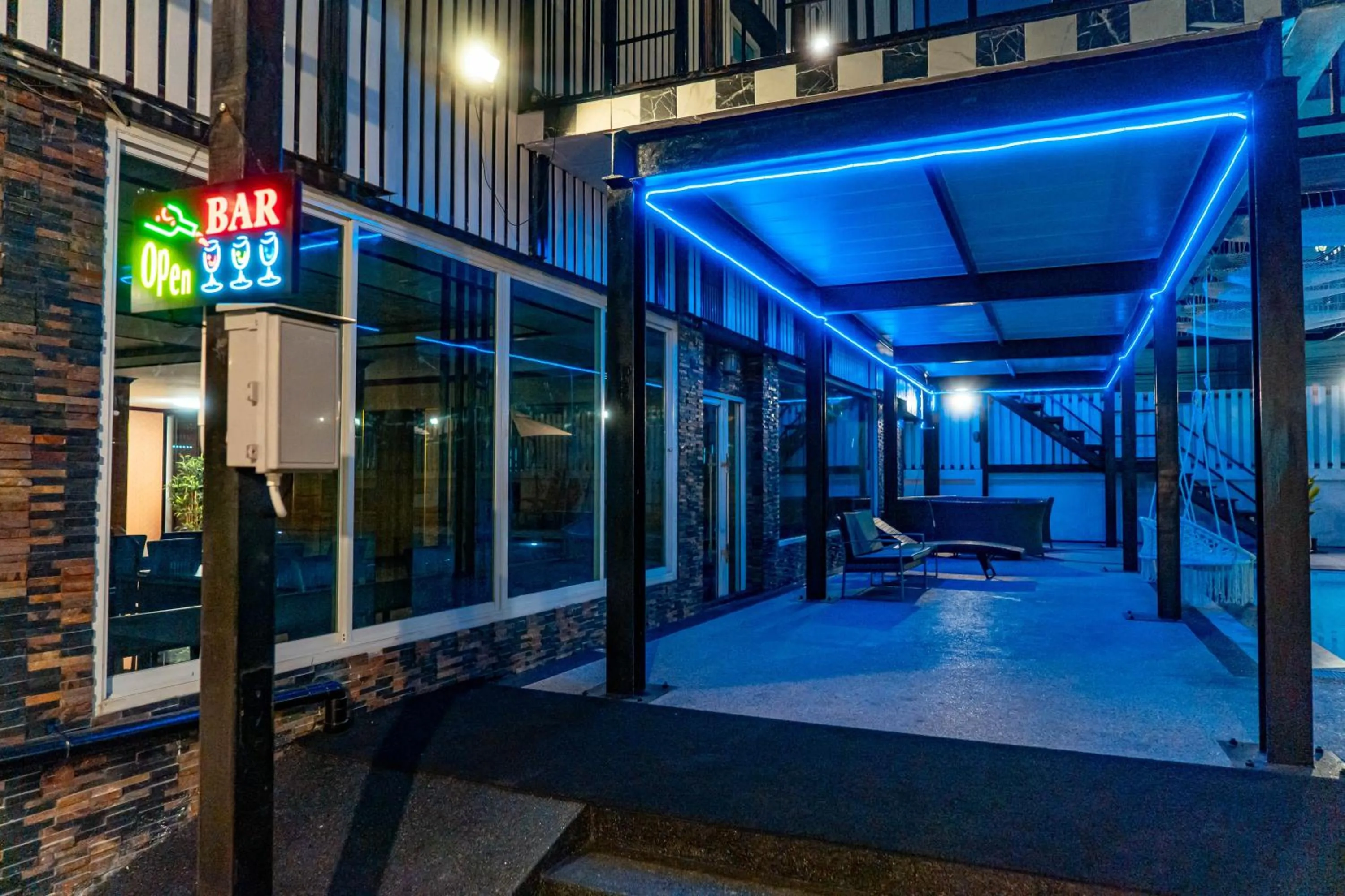 Night in Blue Sky Residence Airport