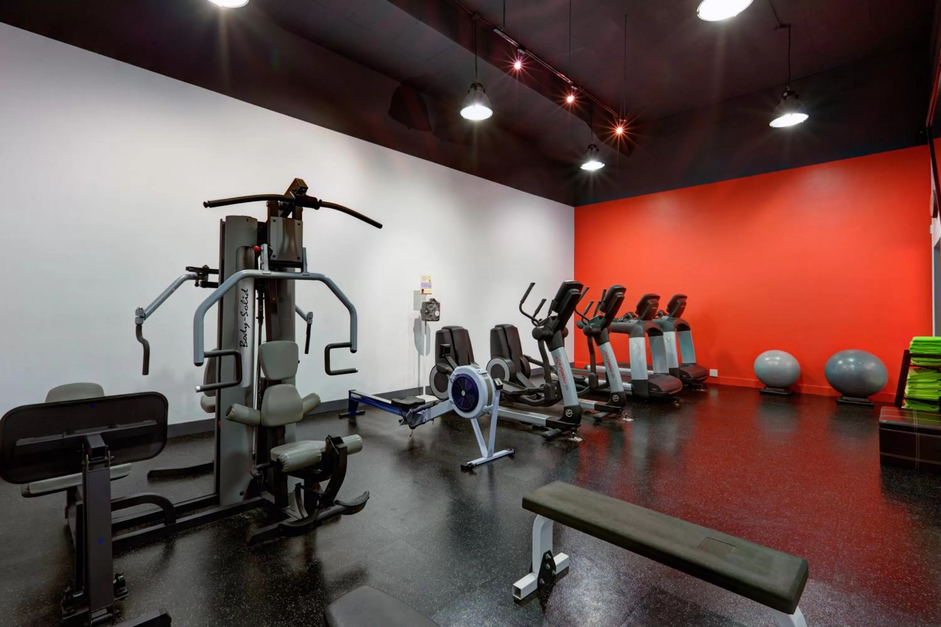 Fitness centre/facilities in Radisson Blu Toronto Downtown