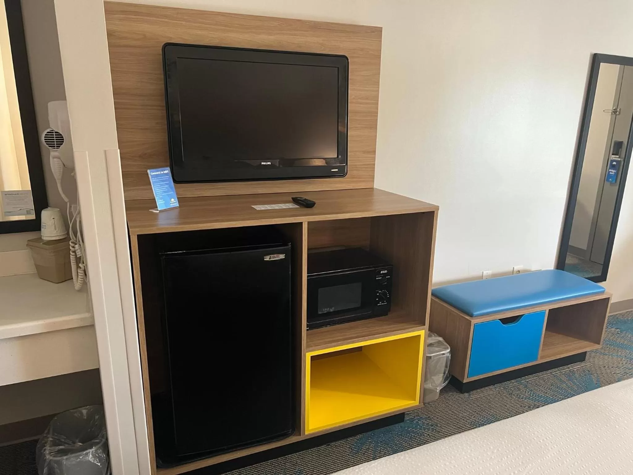 TV and multimedia in Days Inn by Wyndham Valdosta I-75