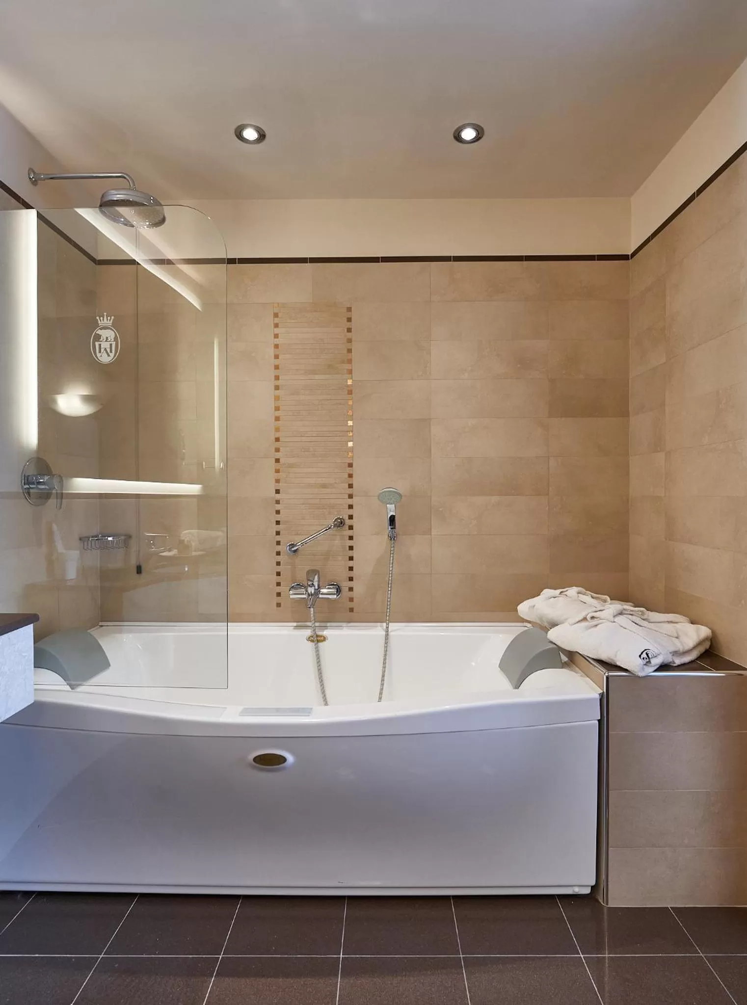 Hot Tub in Hotel Astoria