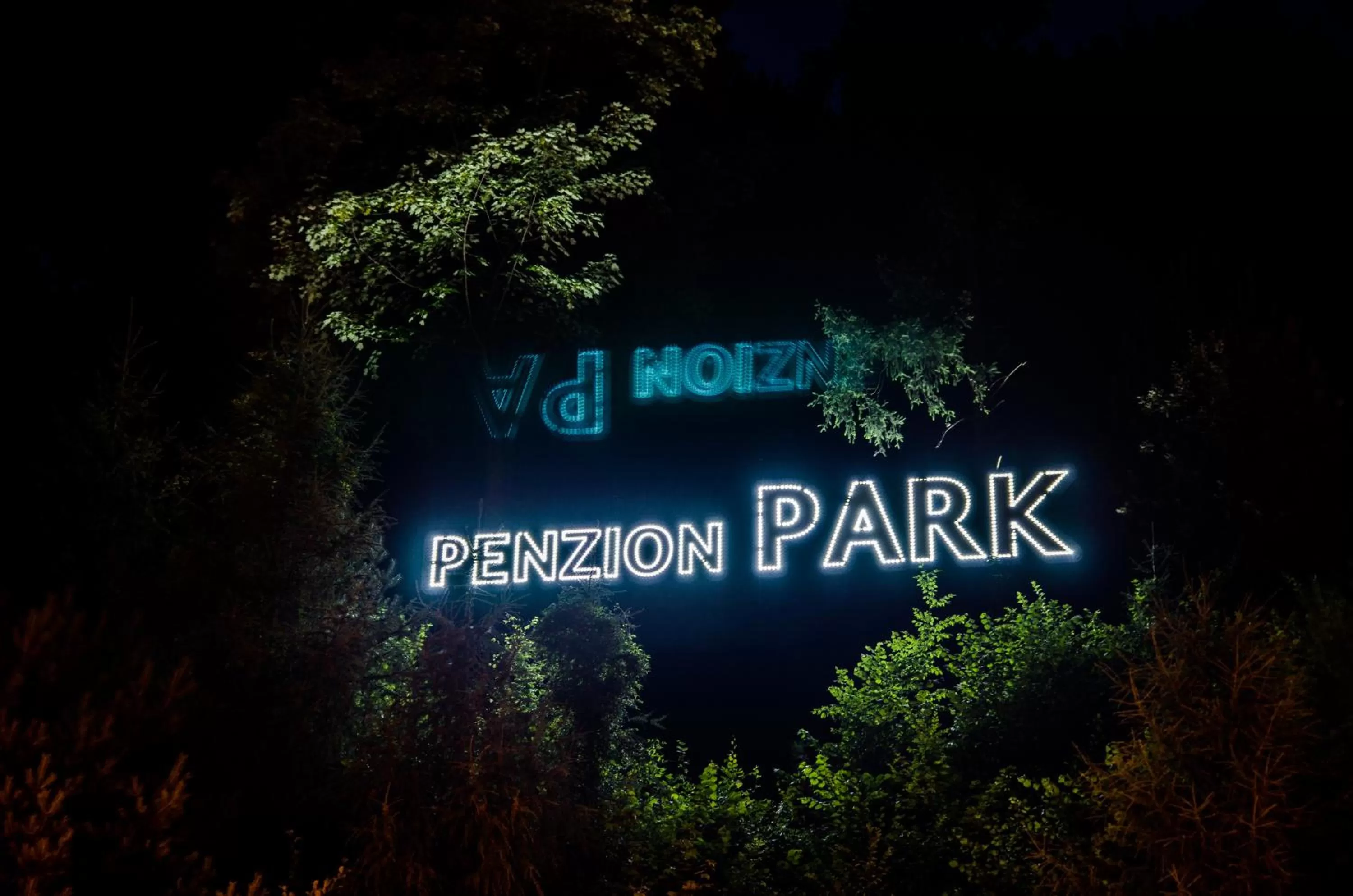Text overlay in Penzion Park