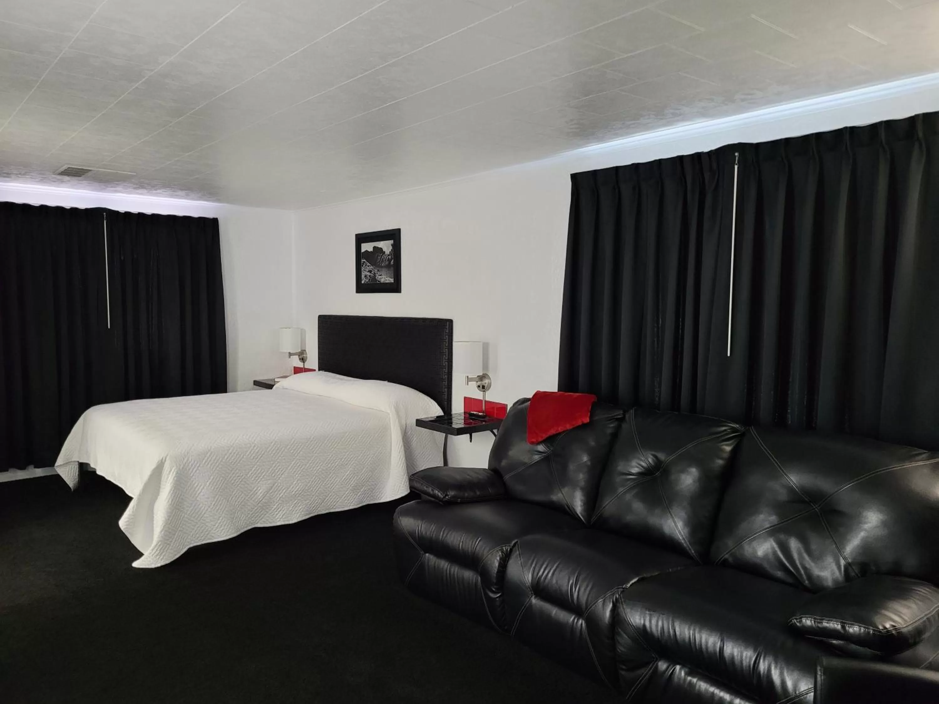 Photo of the whole room in Rocket Motel