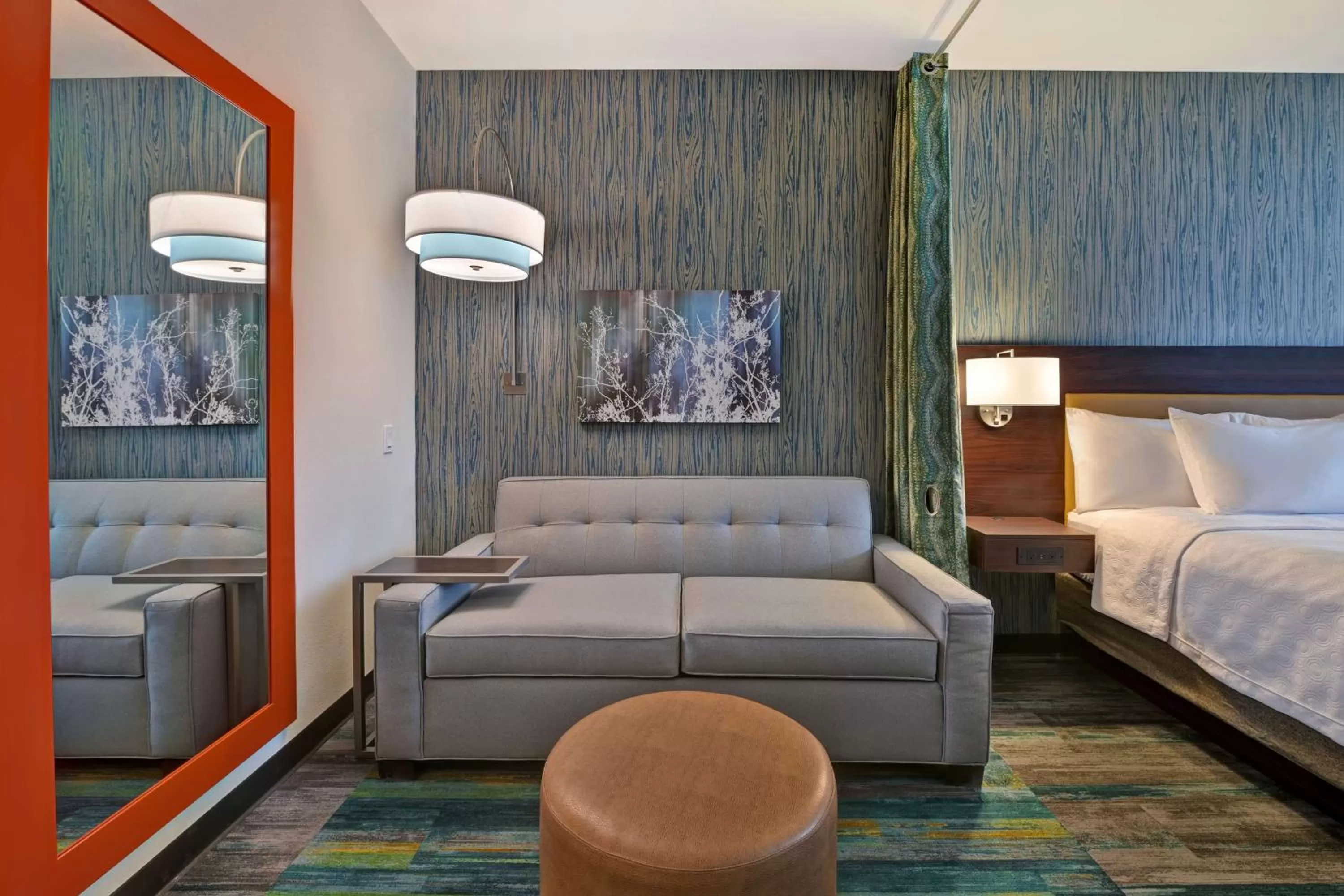 Living room, Bed in Home2 Suites By Hilton Atascadero, Ca