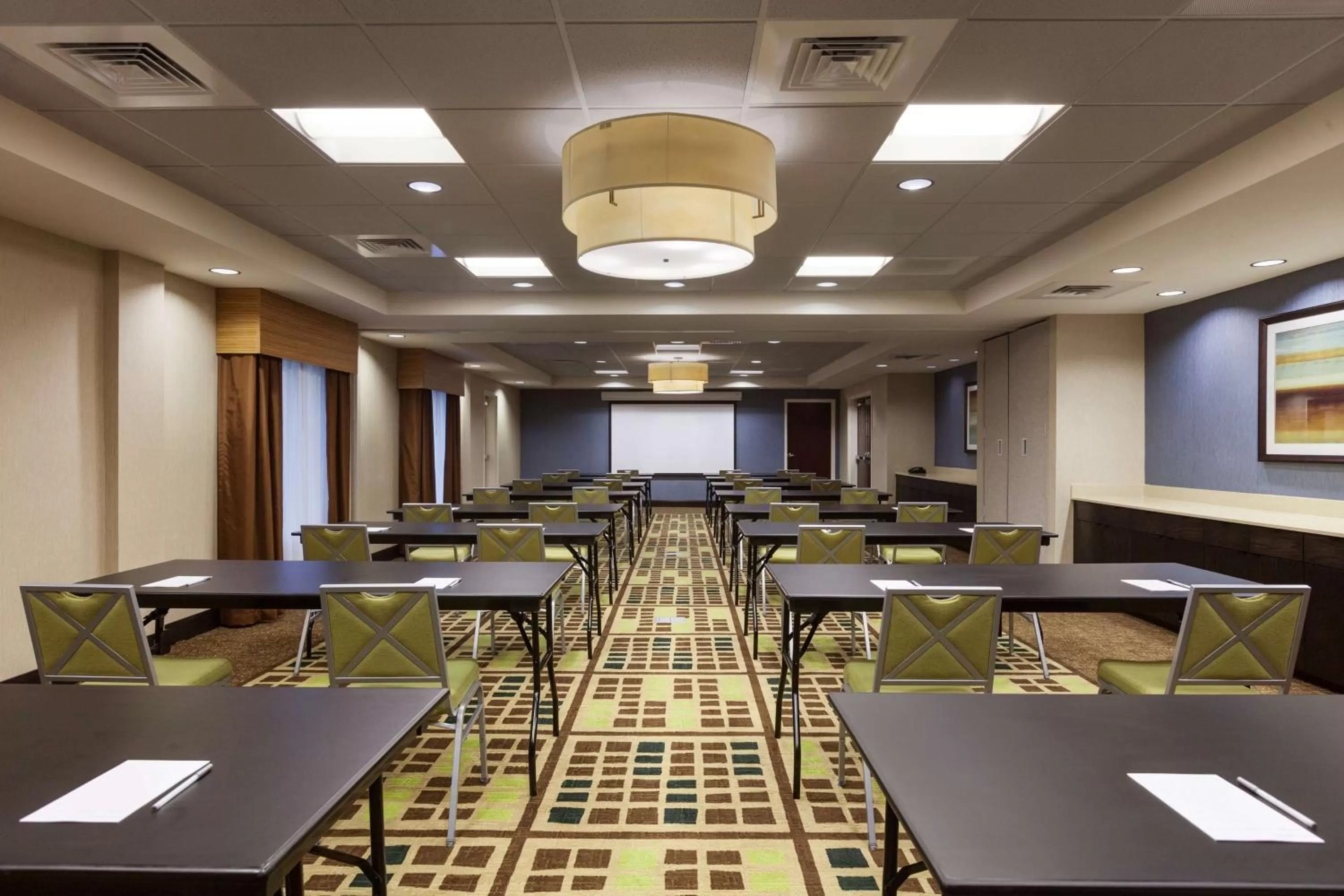 Meeting/conference room in Hampton Inn and Suites Camp Springs