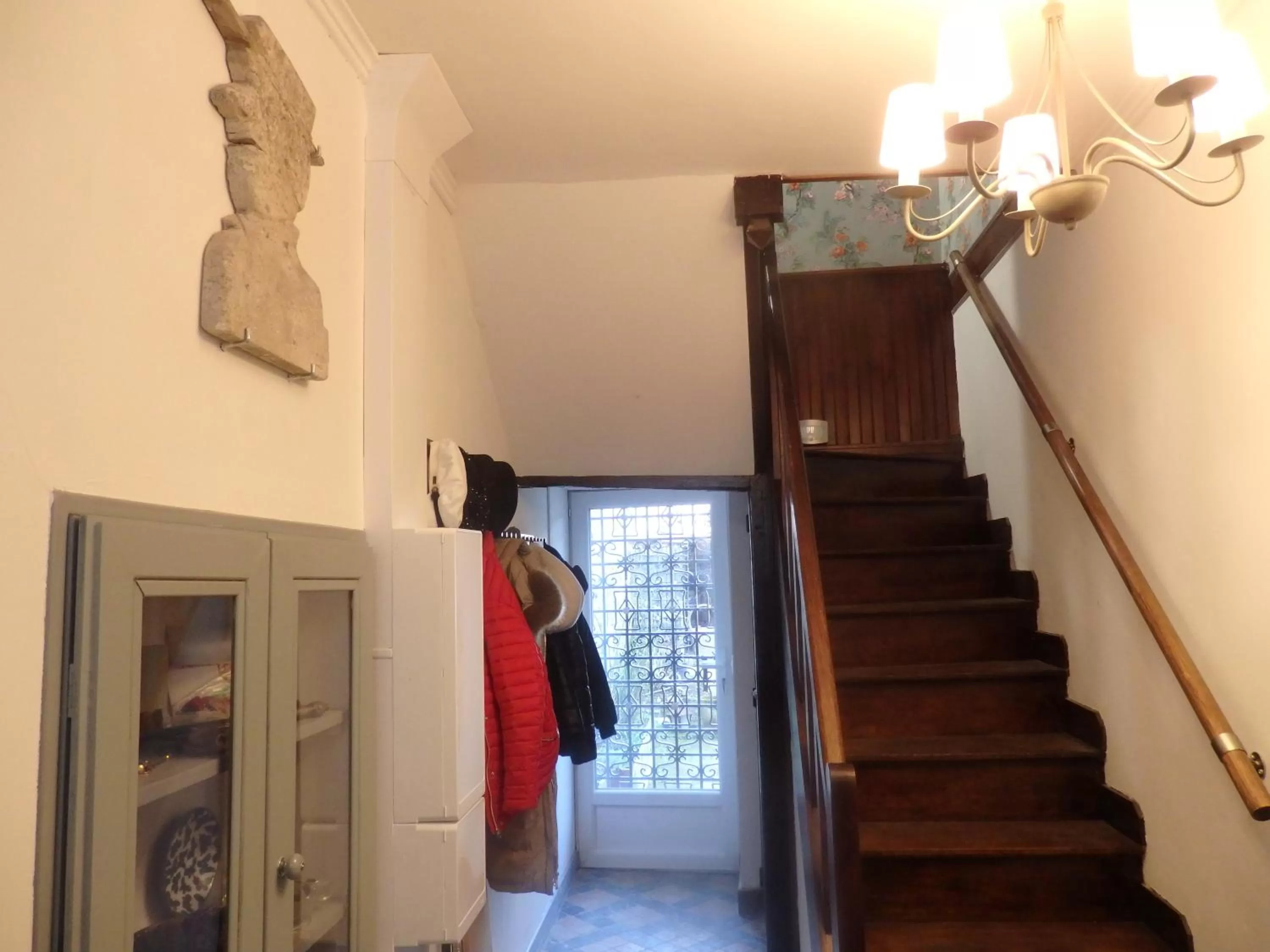 Lobby or reception in Le Perroquet Vert