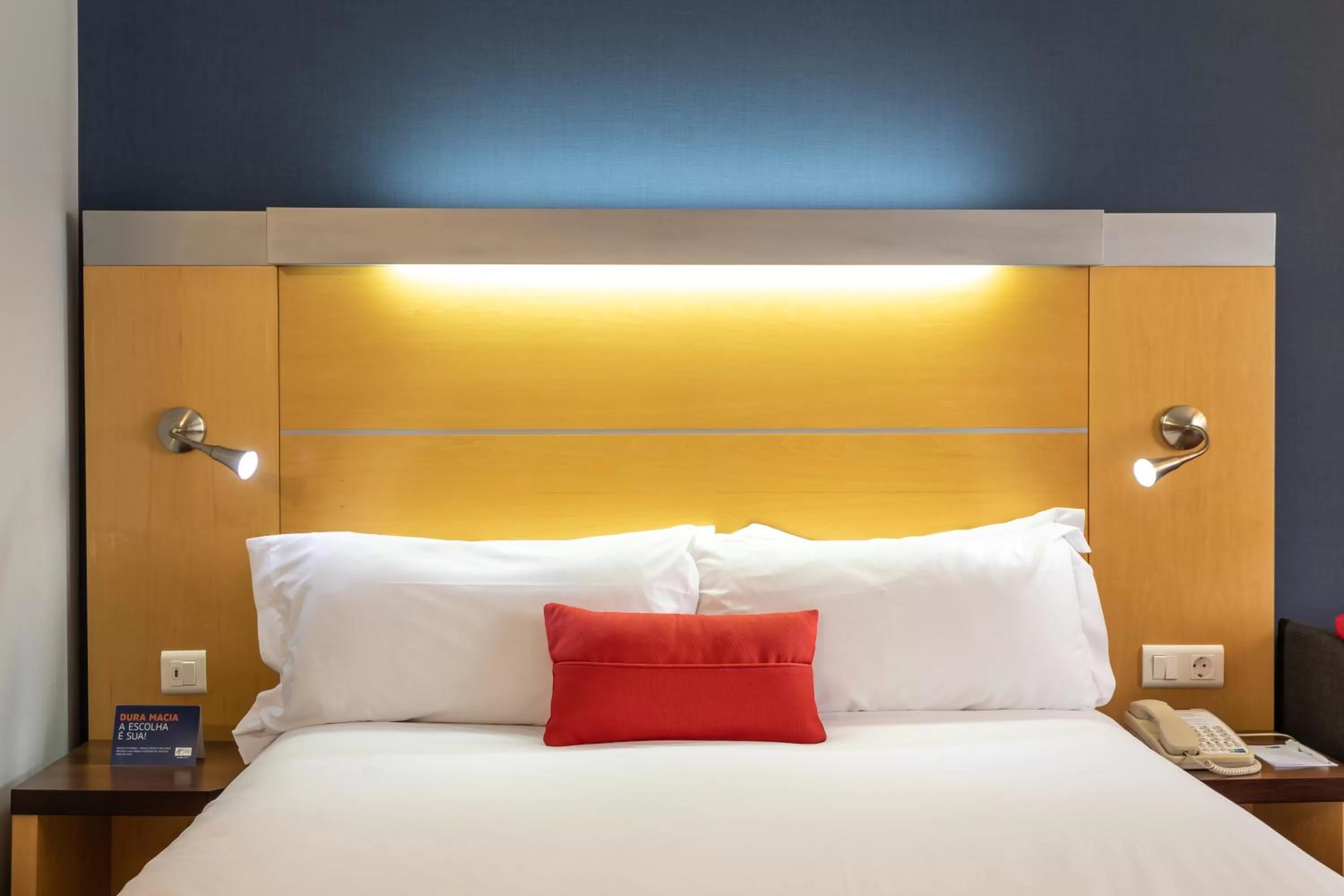 Bed in Holiday Inn Express Lisbon-Oeiras by IHG