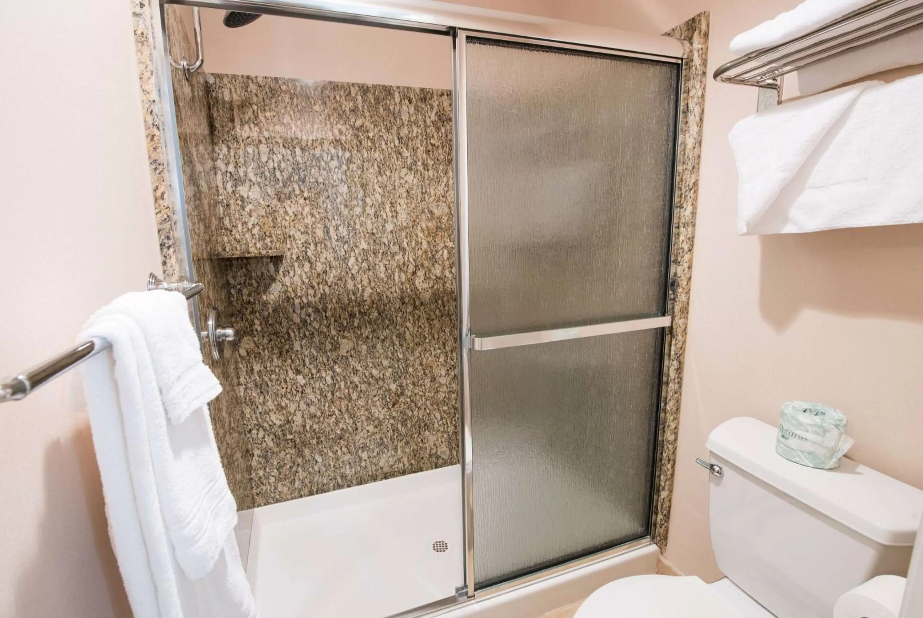 TV and multimedia in Travelodge by Wyndham Culver City