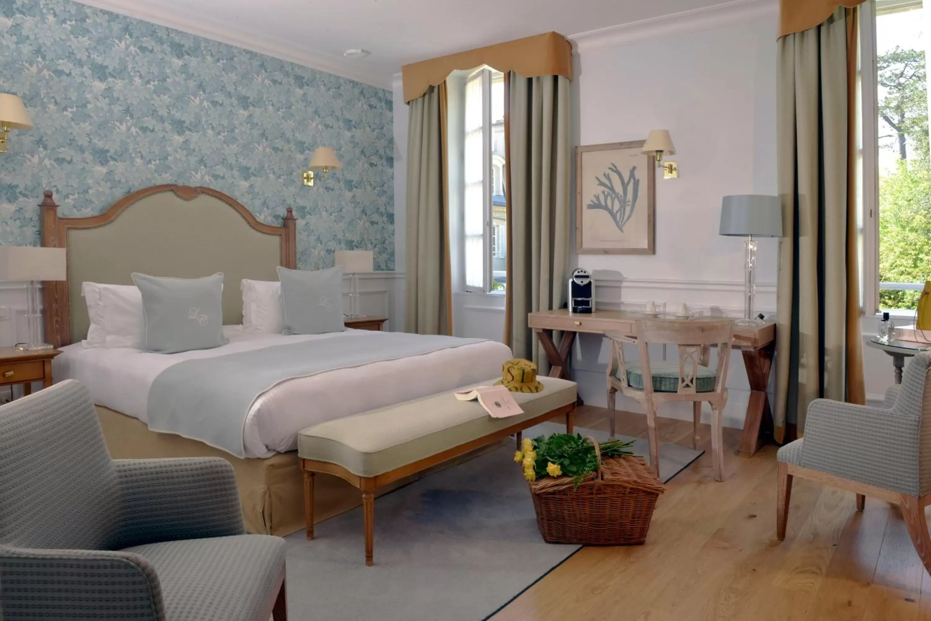 Junior Suite in Chateau La Cheneviere Junior Suite in Chateau La Cheneviere