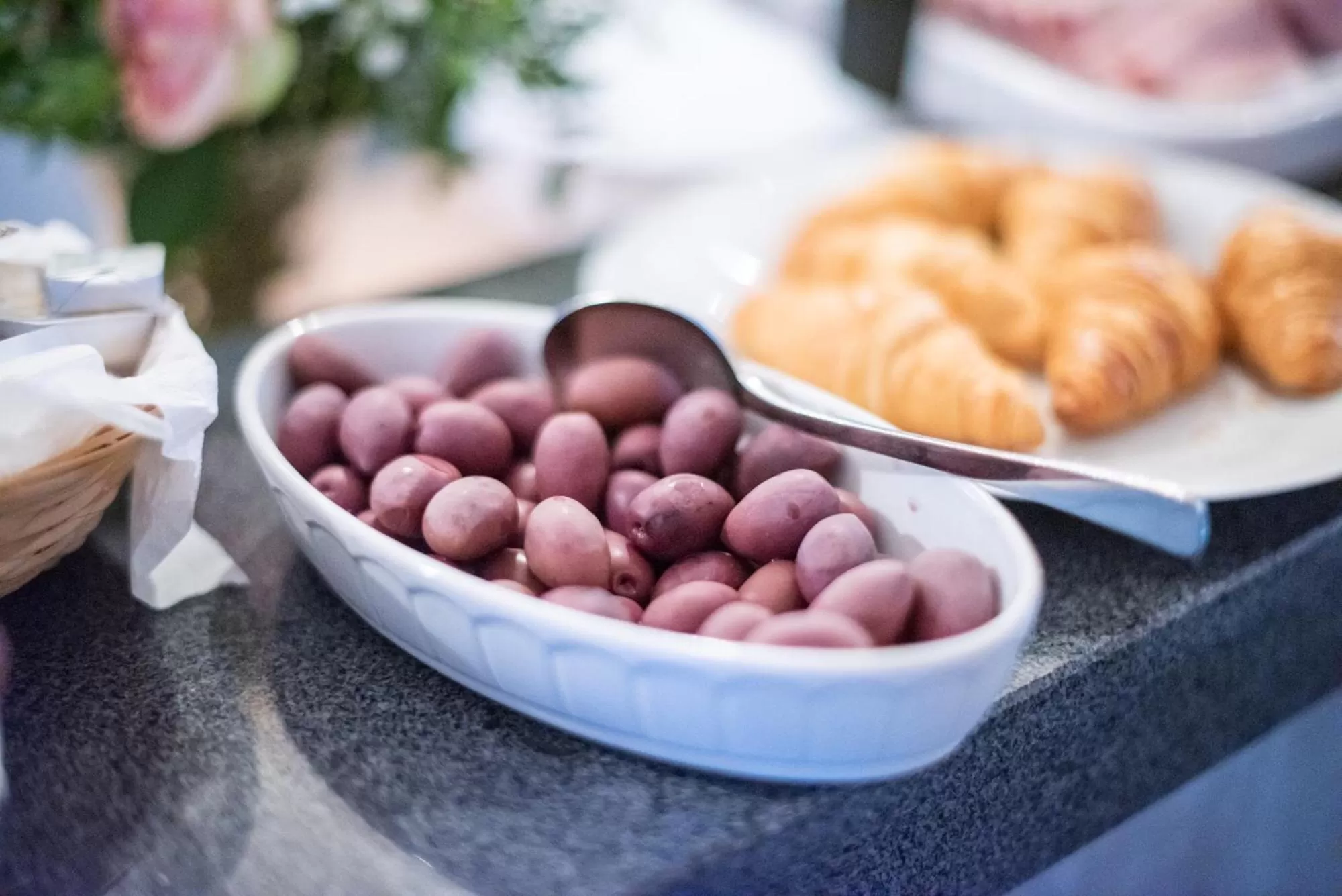 Restaurant/places to eat in Hotel Leo