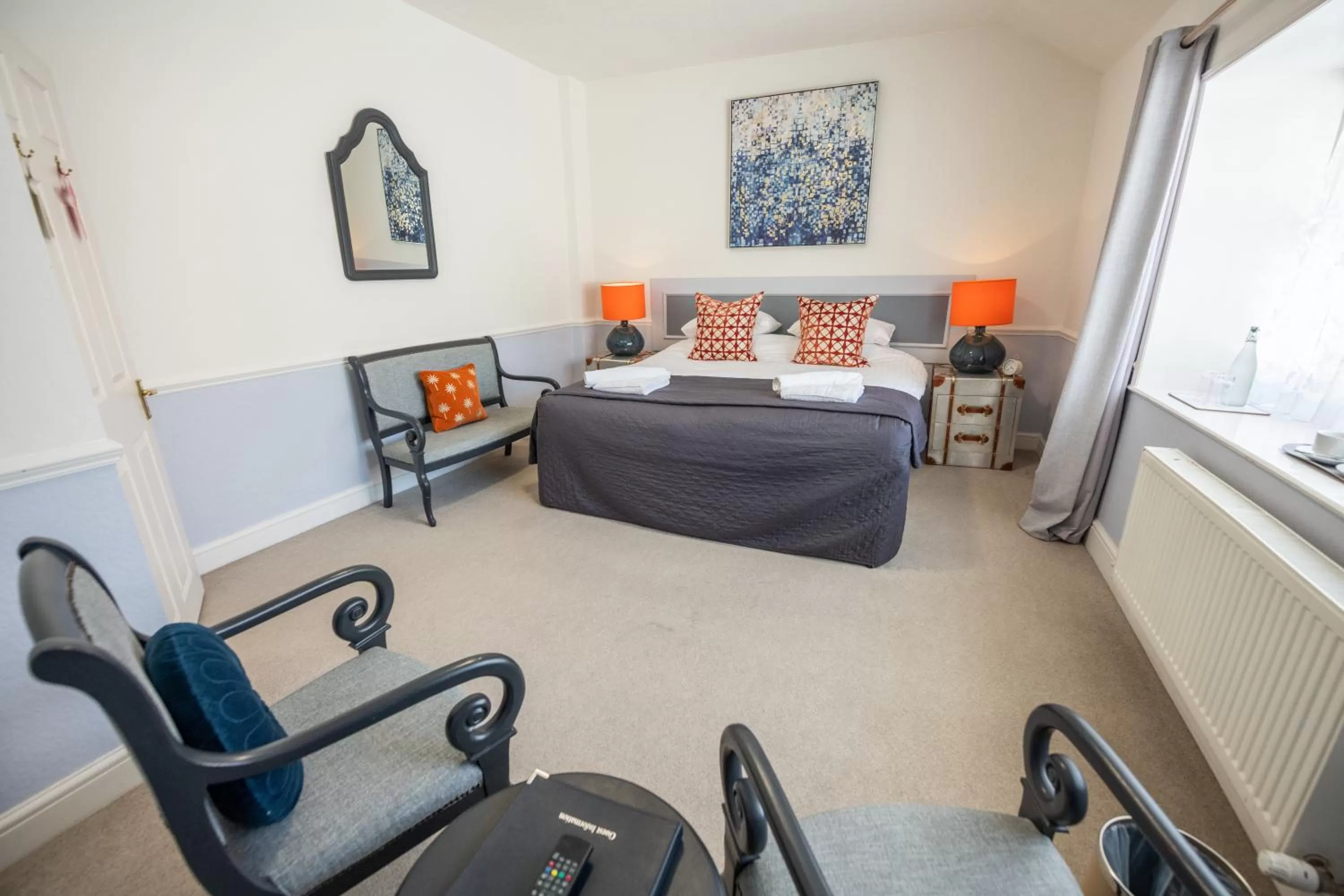 Bedroom, Bed in The Woodlands Hotel