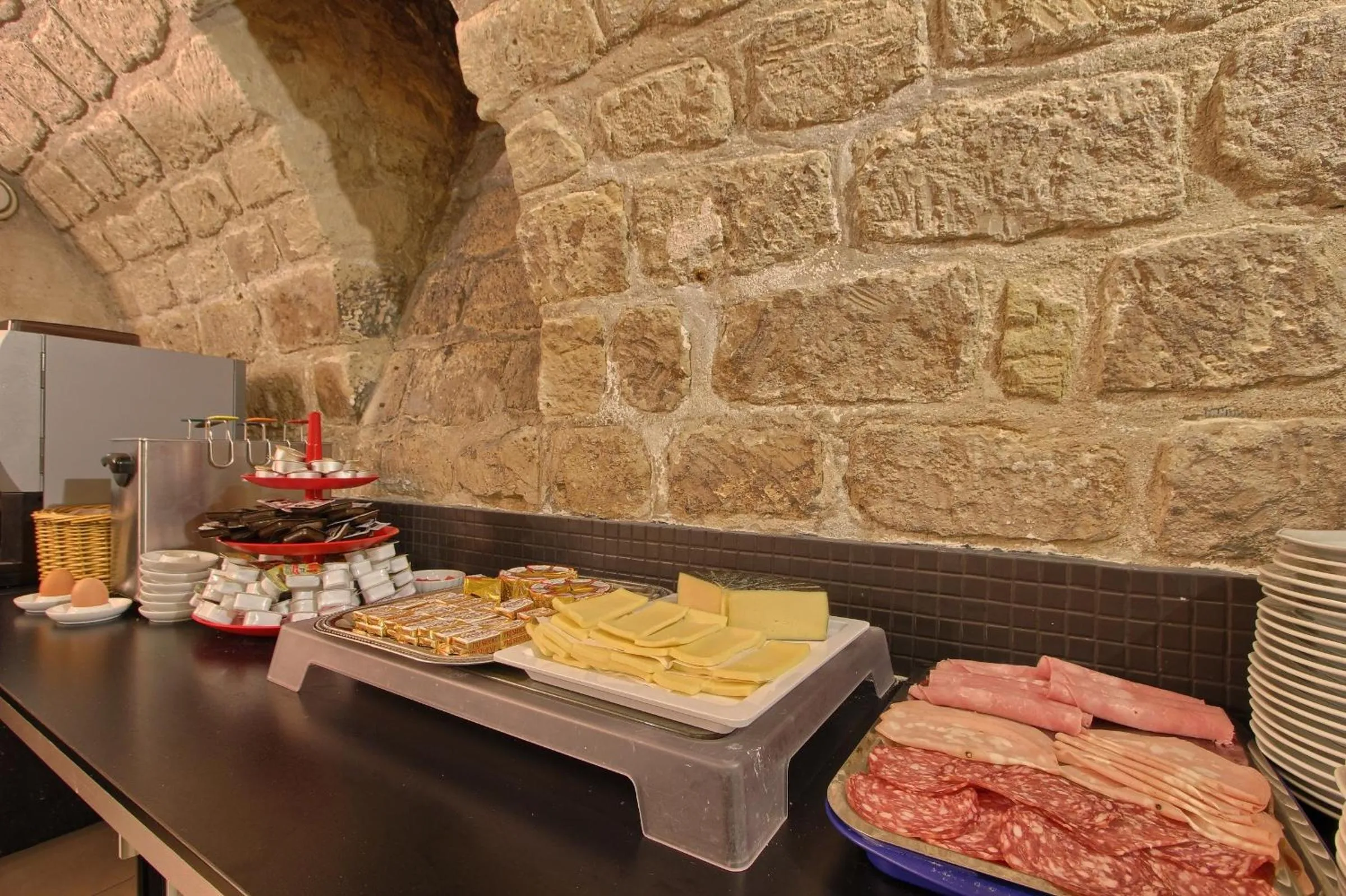 Restaurant/places to eat in Villa Margaux Opéra Montmartre