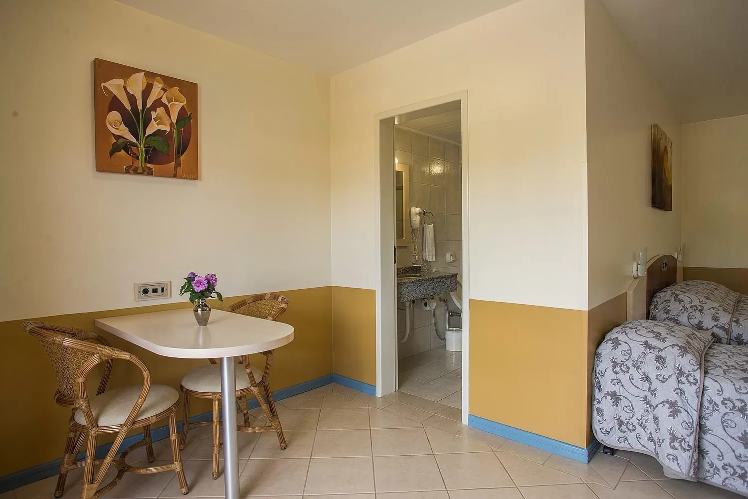 Dining area in Vila Olaria Hotel
