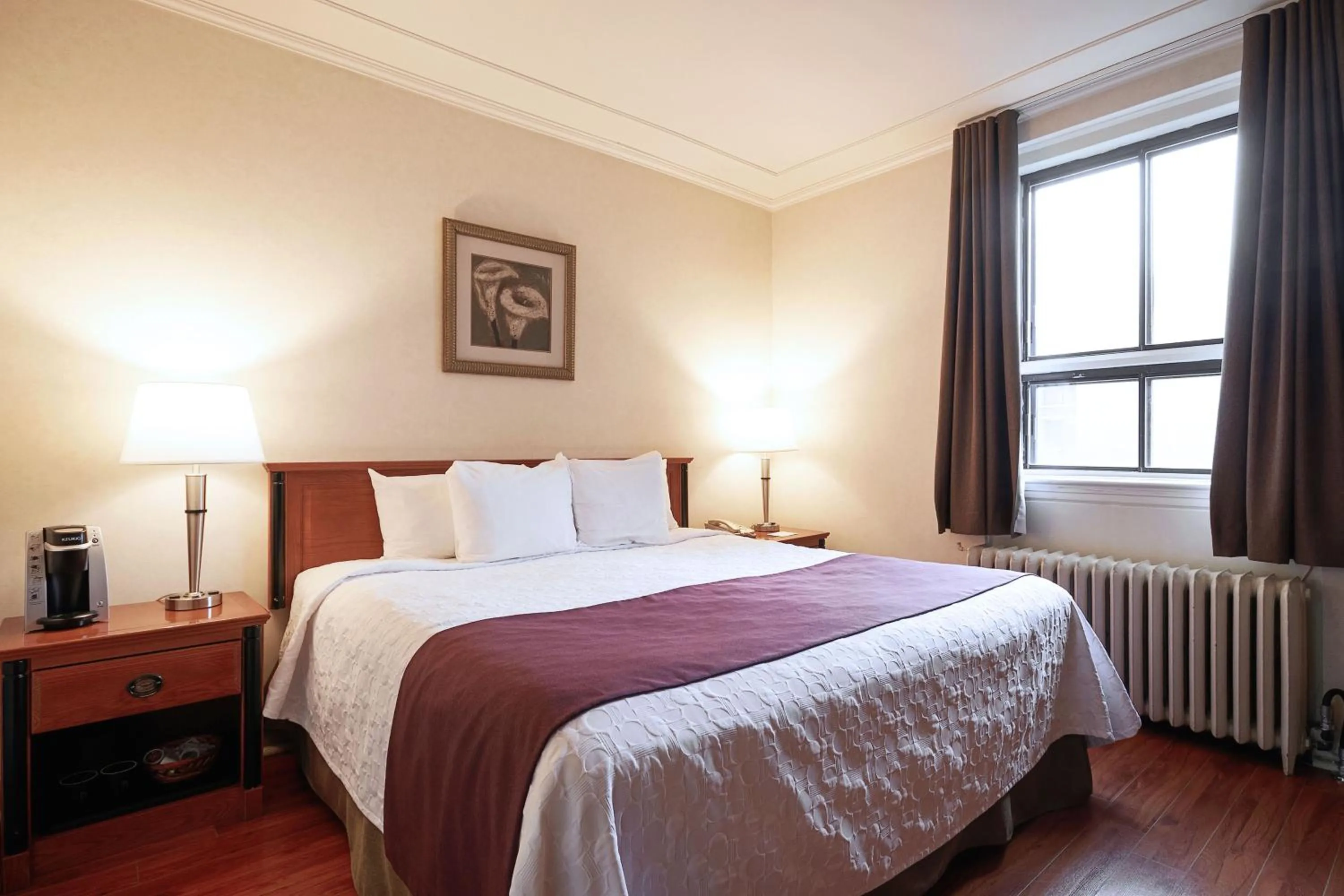 Bed in Hotel St-Denis