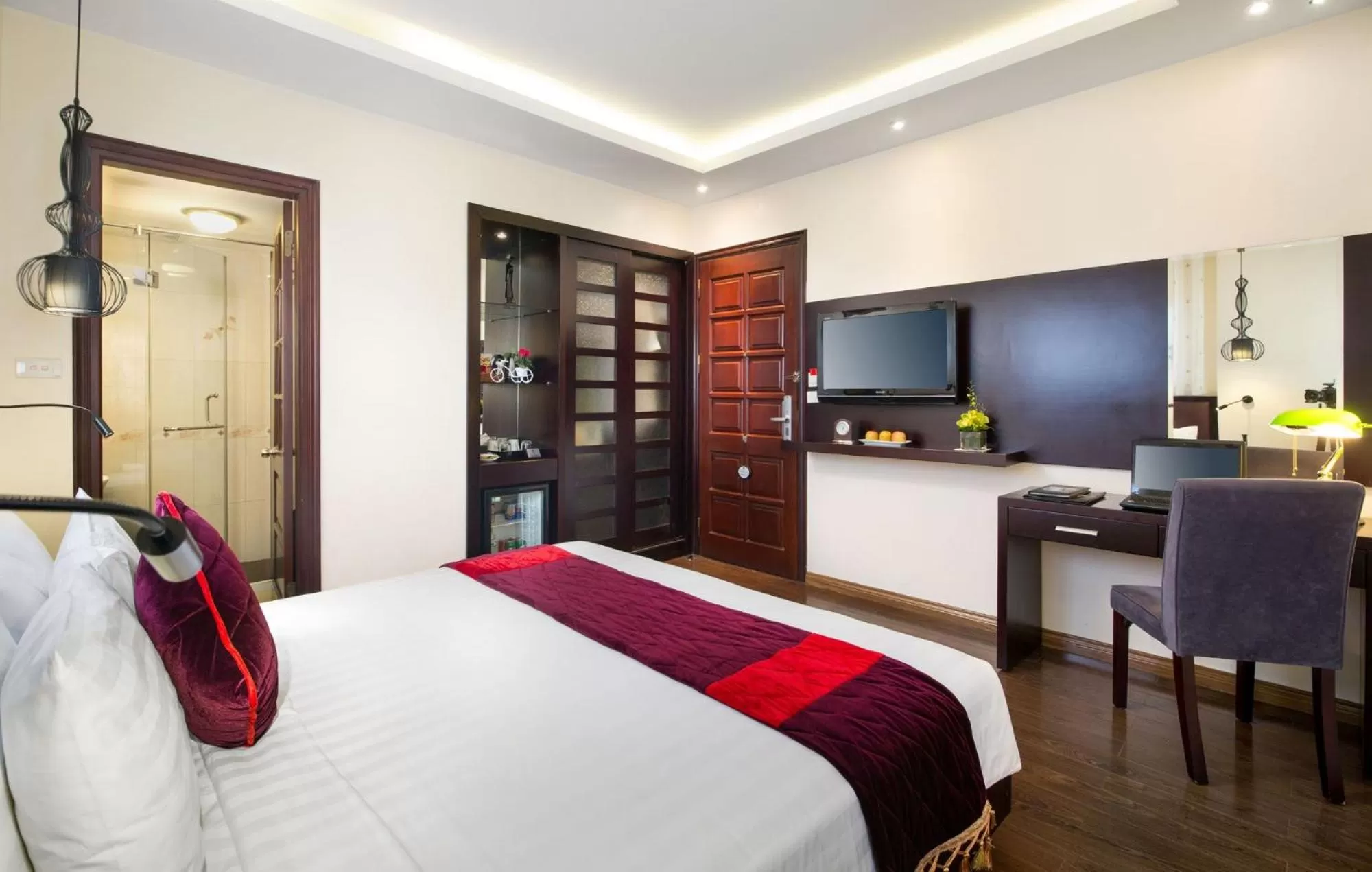 TV and multimedia, Bed in Hanoian Central Hotel & Spa