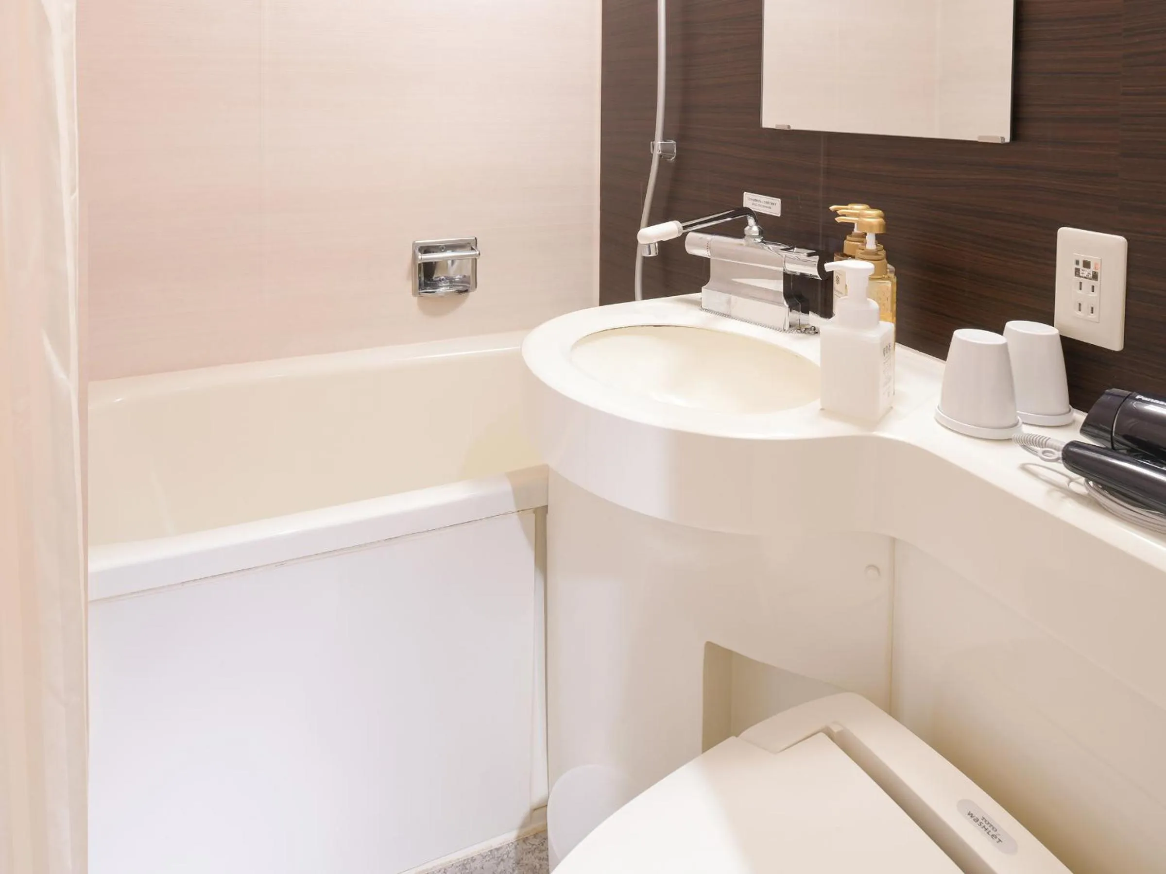 Toilet in Vessel Inn Yachiyo Katsudai Station