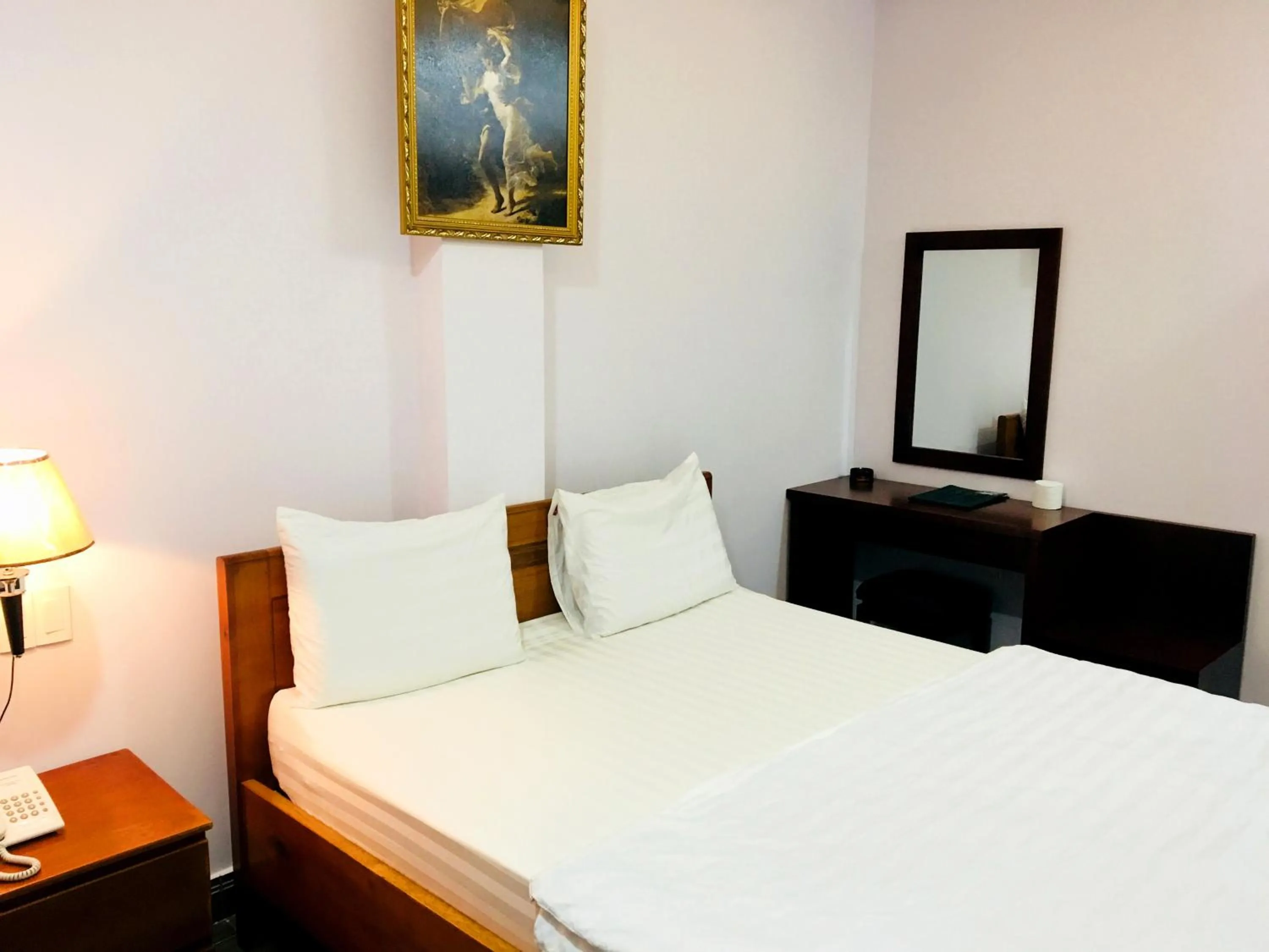 Bed in QUEEN VICTORIA Hotel