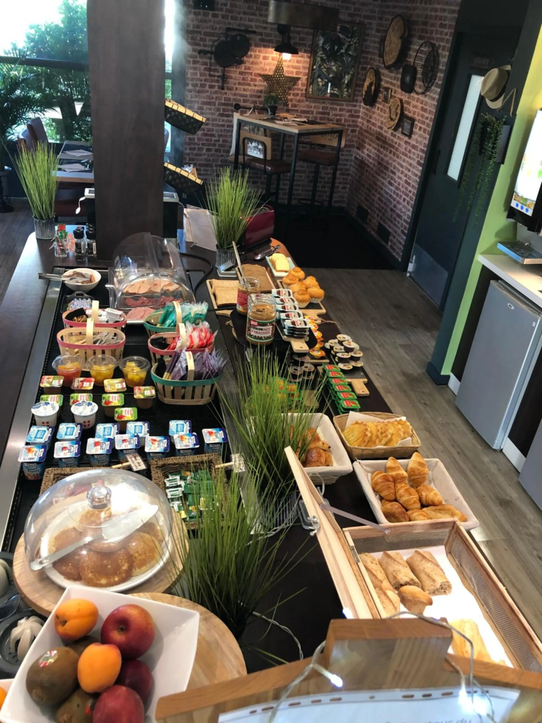 Continental breakfast in Hôtel Kyriad Cap Sud