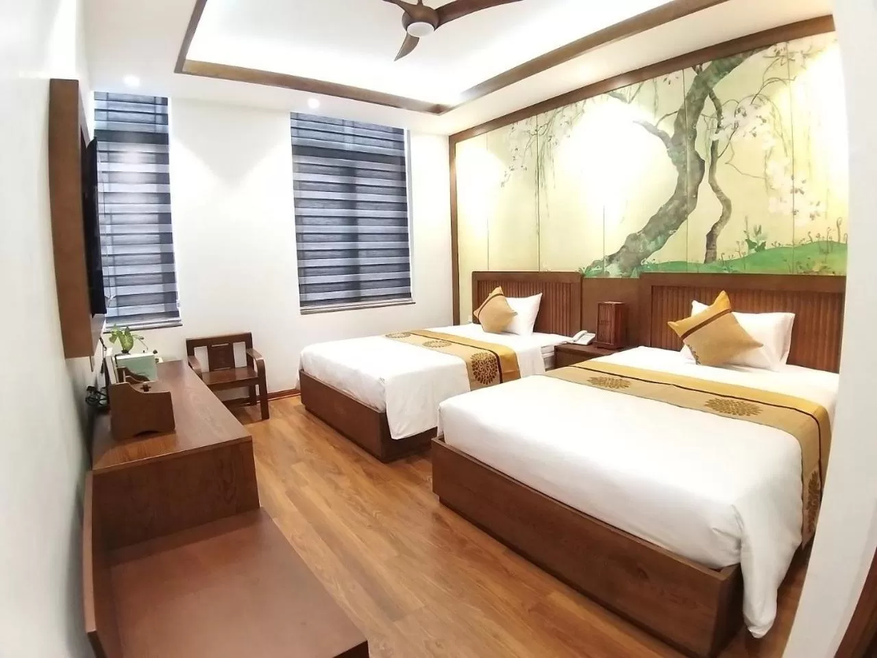 Photo of the whole room, Bed in Samatha Hotel Bai Chay, Ha Long