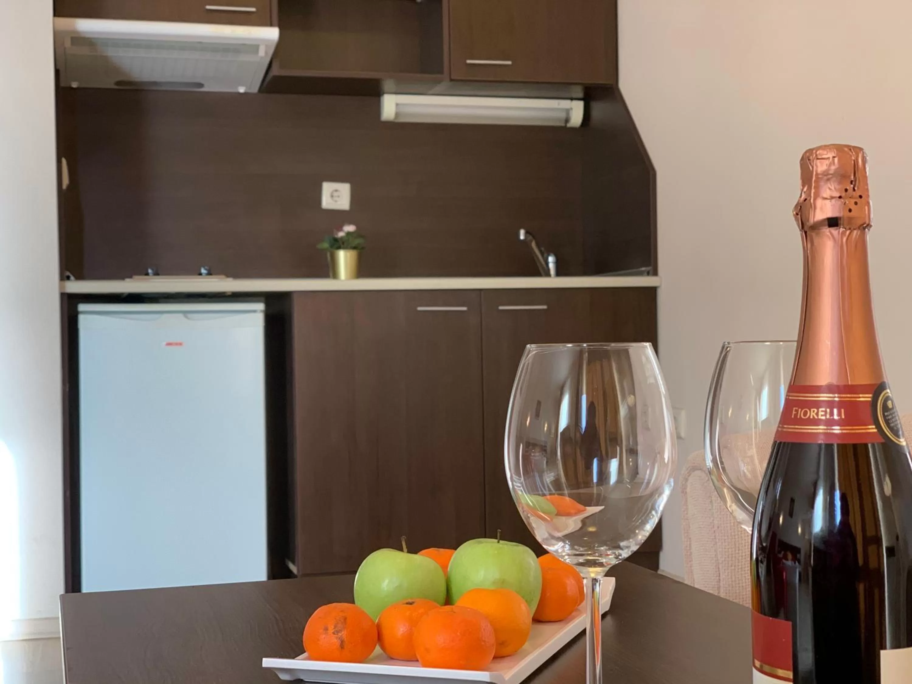 Kitchen or kitchenette, Kitchen/Kitchenette in StayInn Banderitsa Apartments with kitchen & BBQ