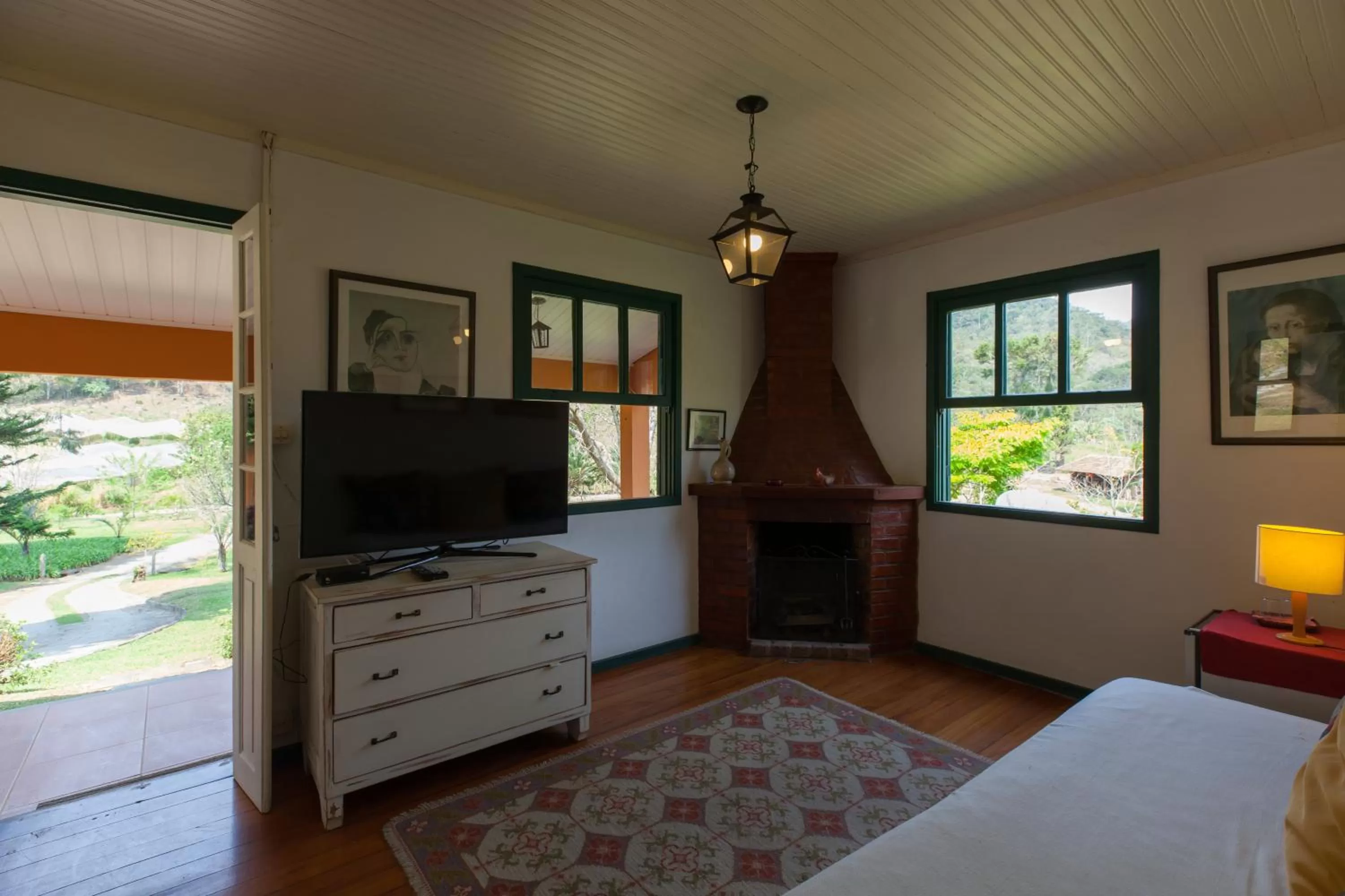 Living room, Bed in Pousada Mariza
