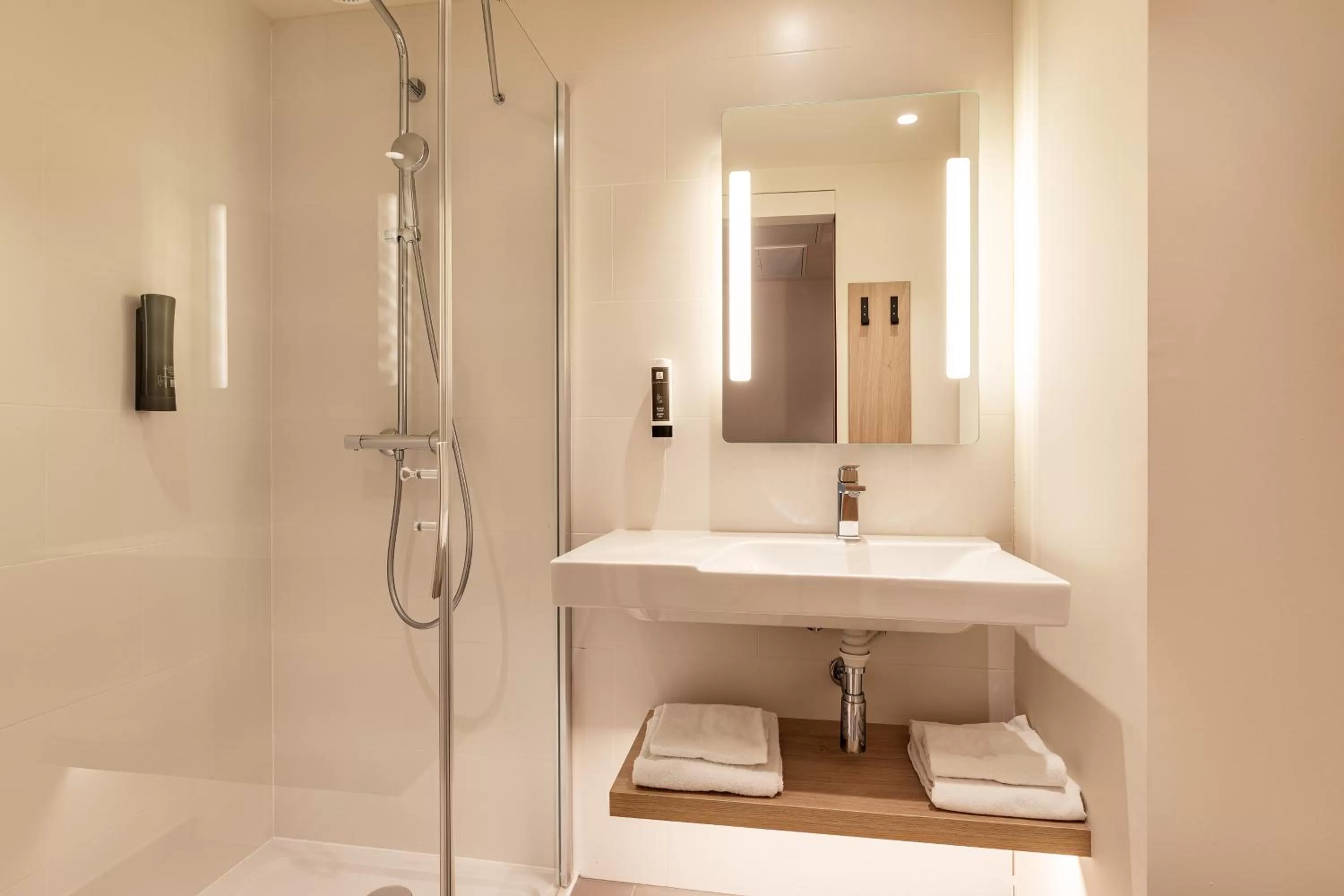 Double Room in B&B HOTEL Lille Lillenium Eurasanté