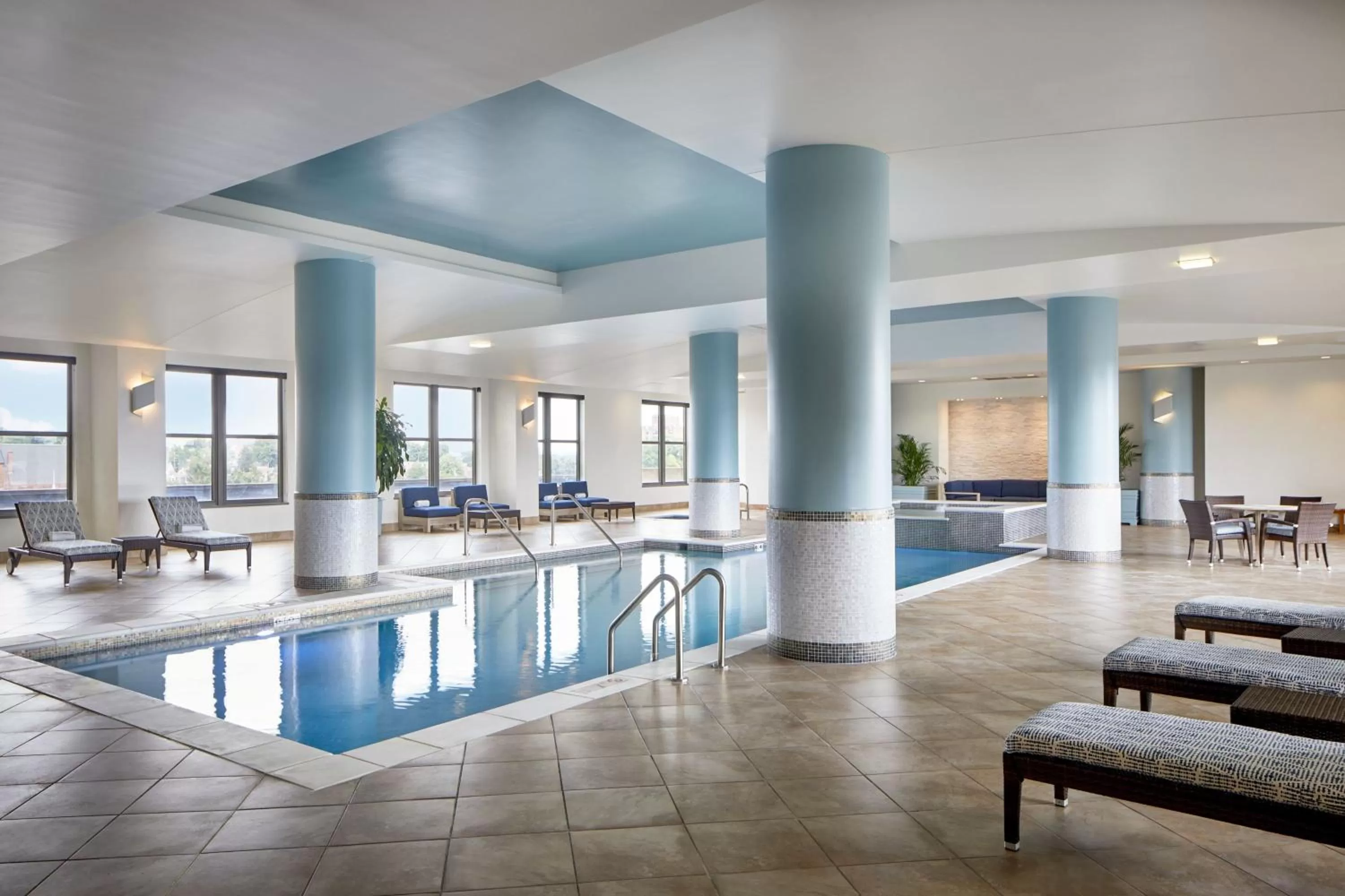 Swimming pool in Lancaster Marriott at Penn Square