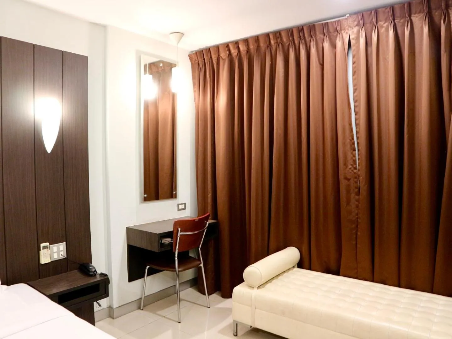 Bedroom, Bed in Swana Bangkok Hotel