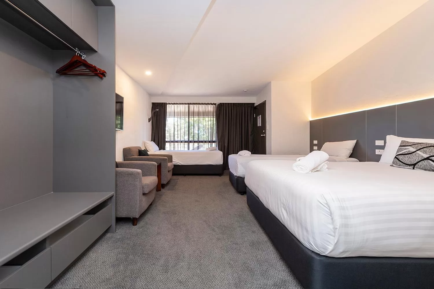 Bed in Fern Bay Motel