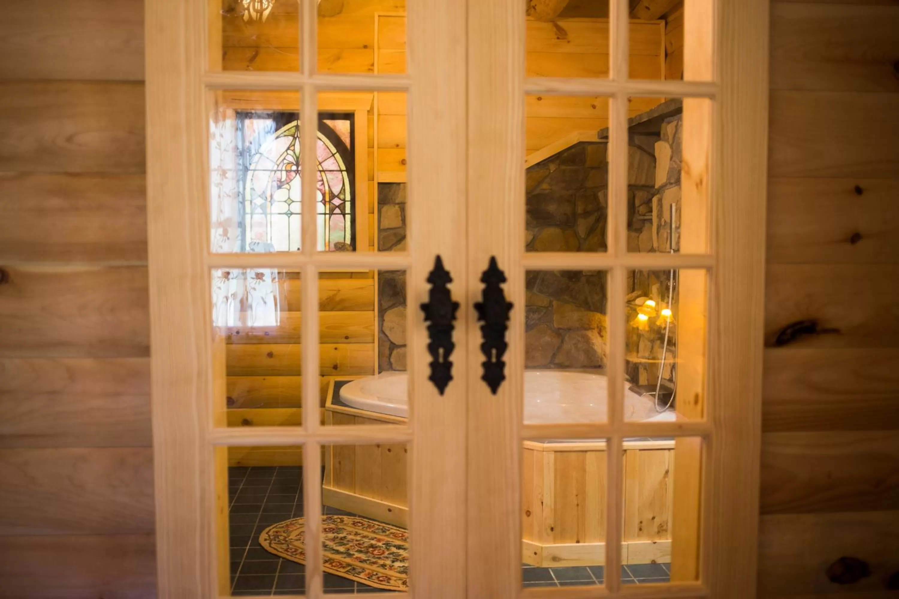 Log Country Inn Bed and Breakfast of Ithaca