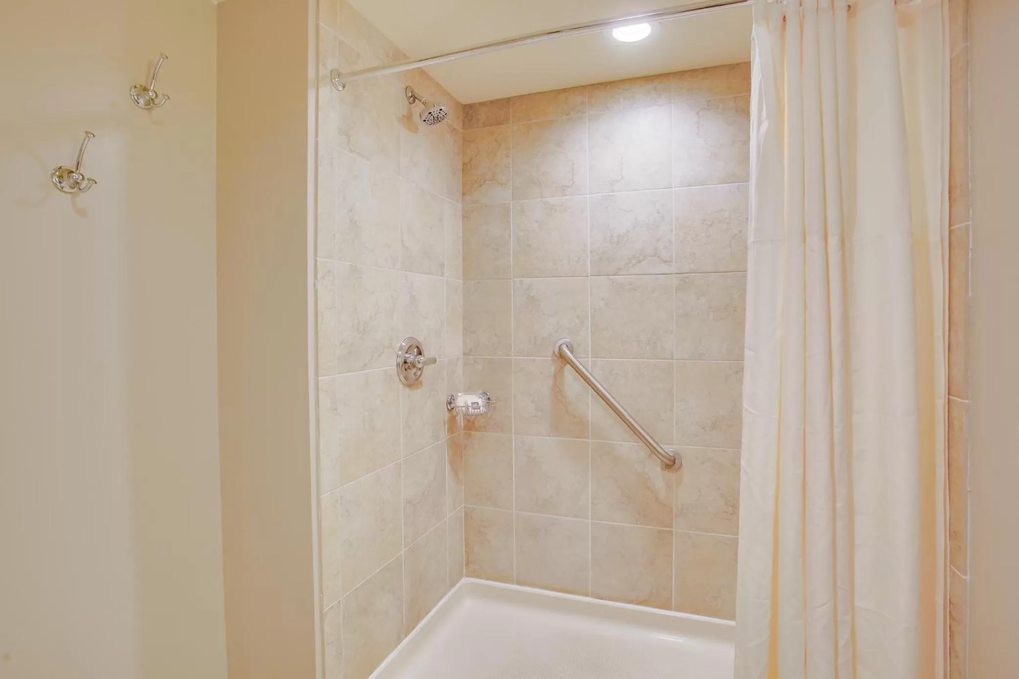 Shower in Overton Hotel and Conference Center