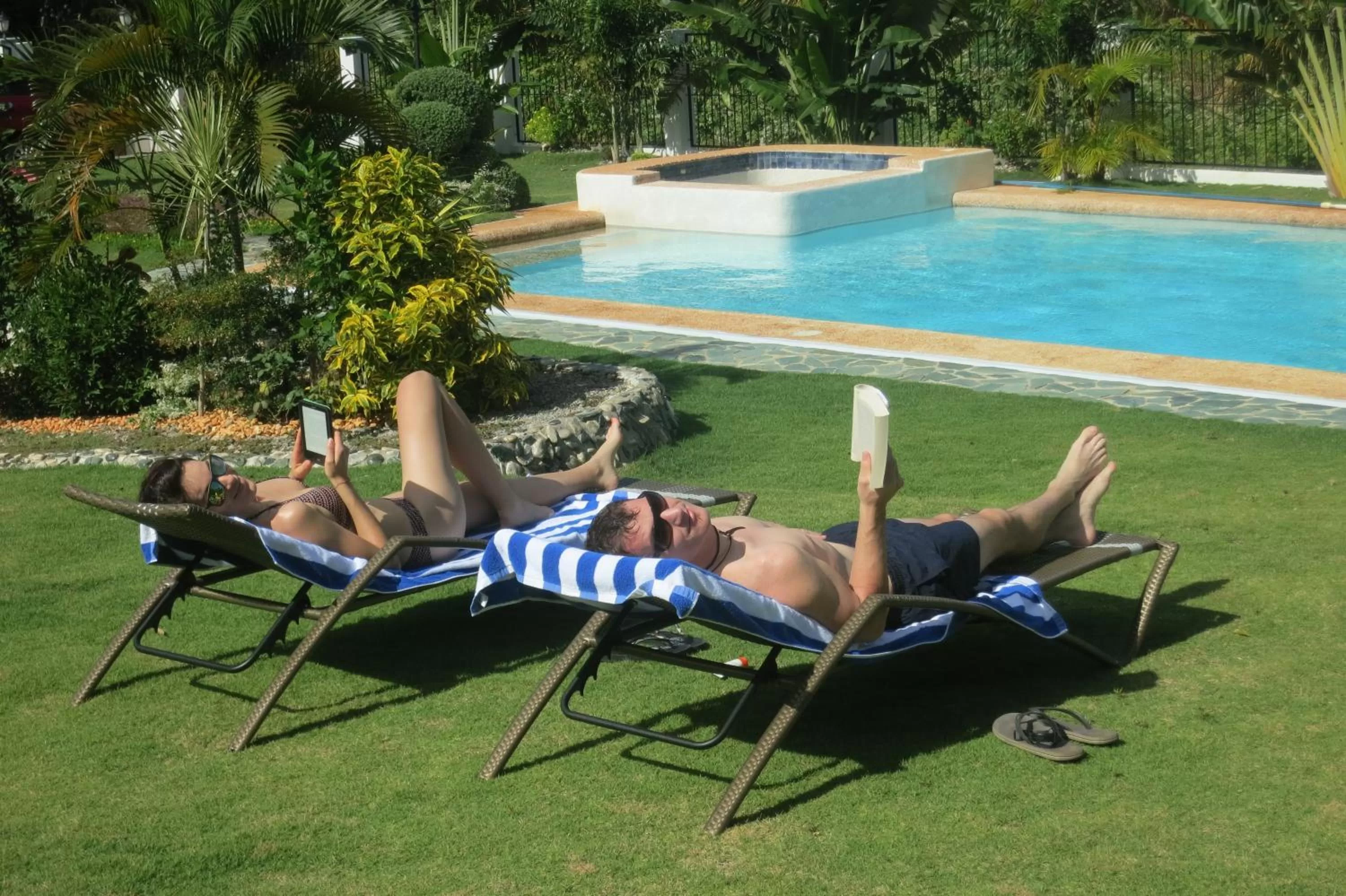 Swimming pool in Garden Bungalows Resort