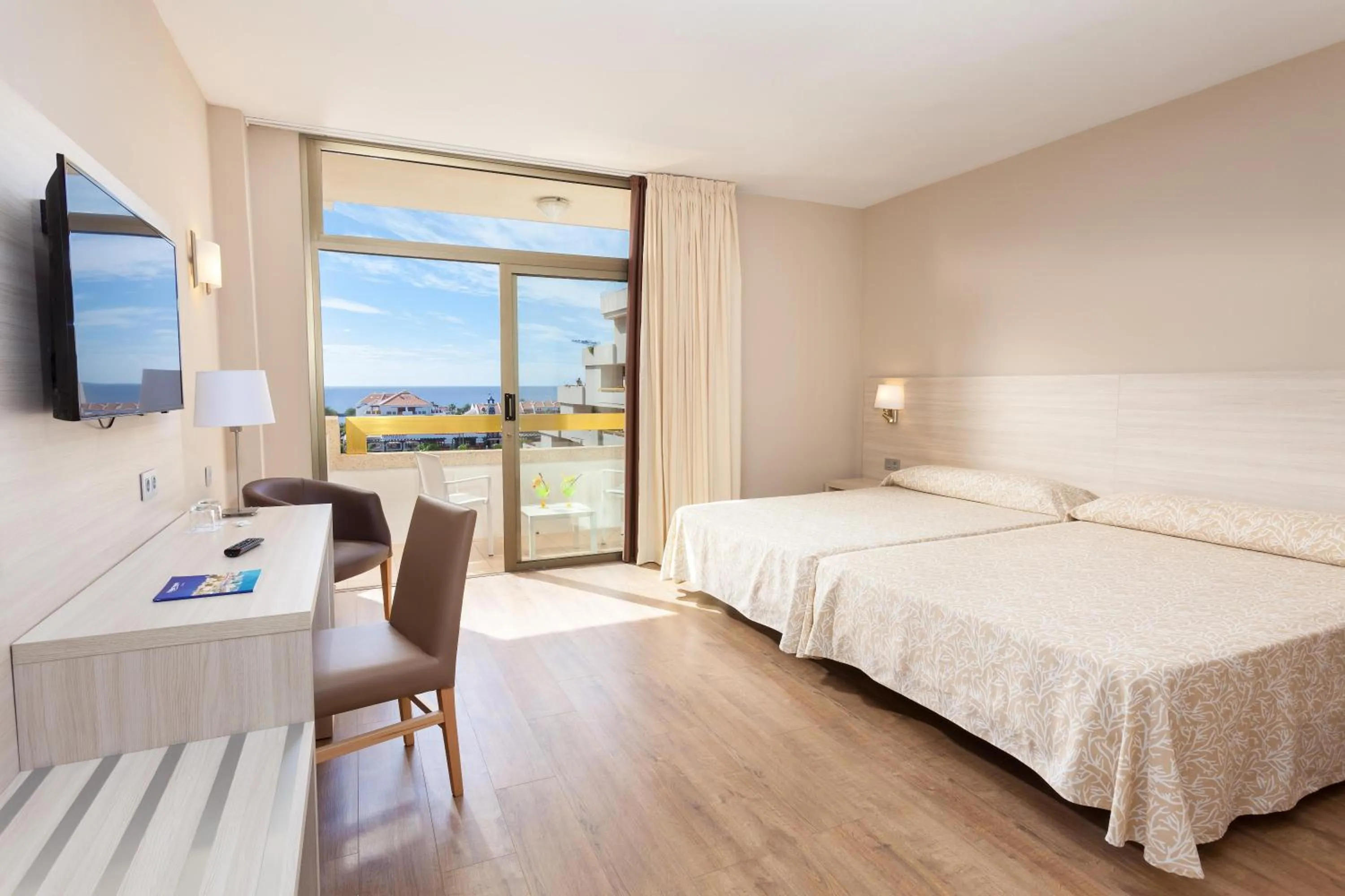 Photo of the whole room, Bed in Hotel Best Tenerife