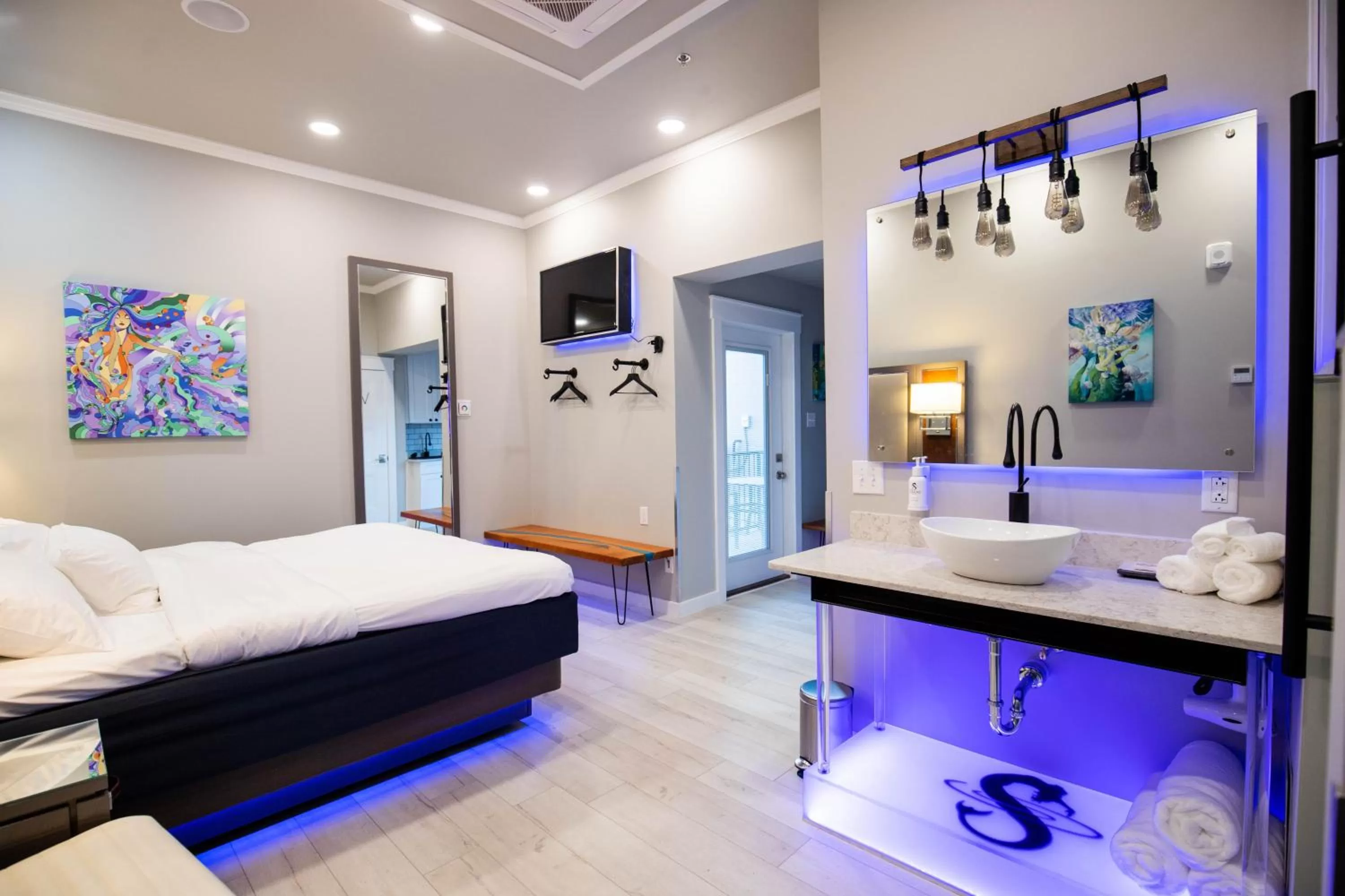 Bed in River Sirens Hotel-Contactless Check in Hotel