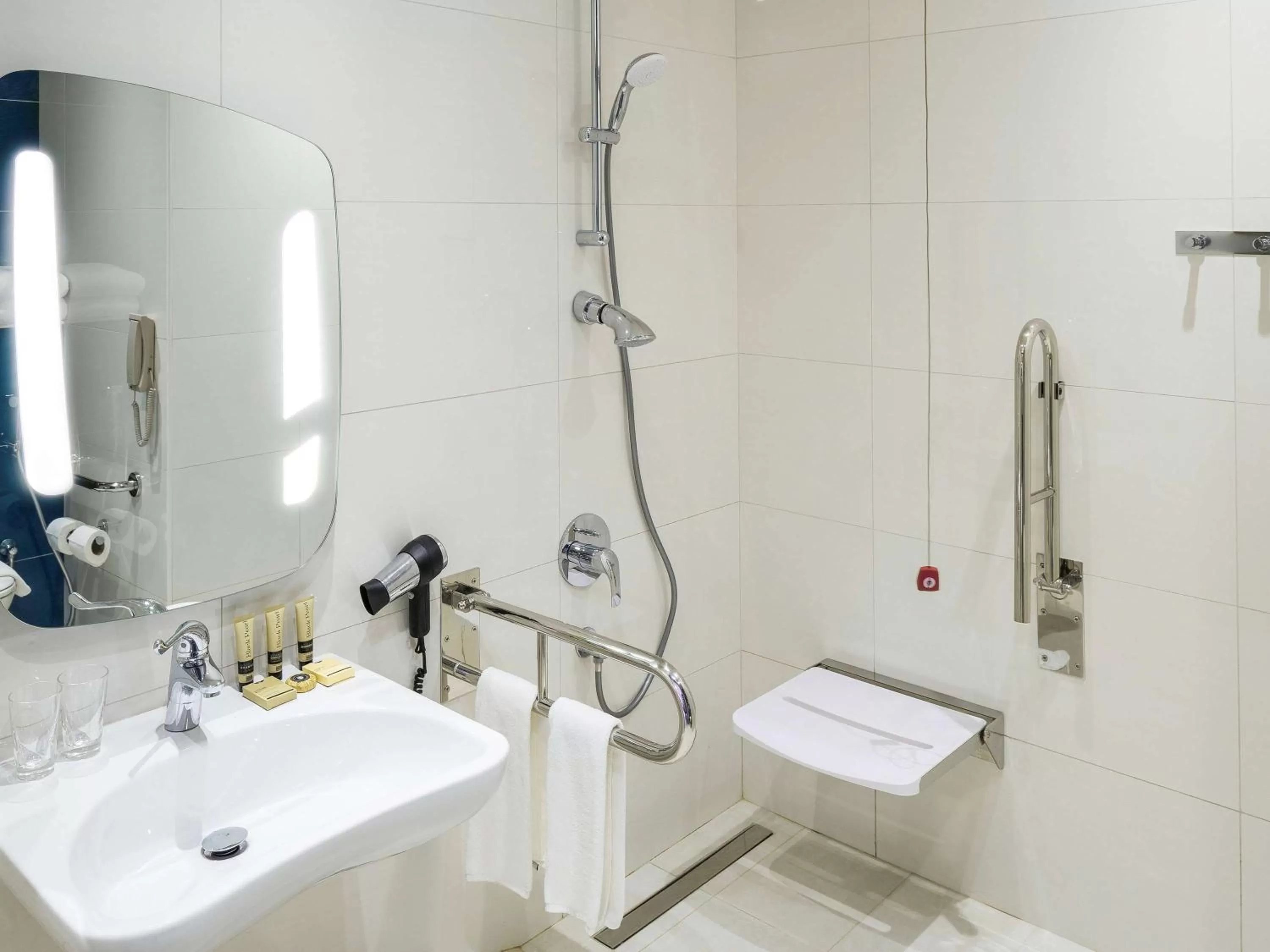 Bathroom in Adagio Aparthotel Jeddah Malik Road