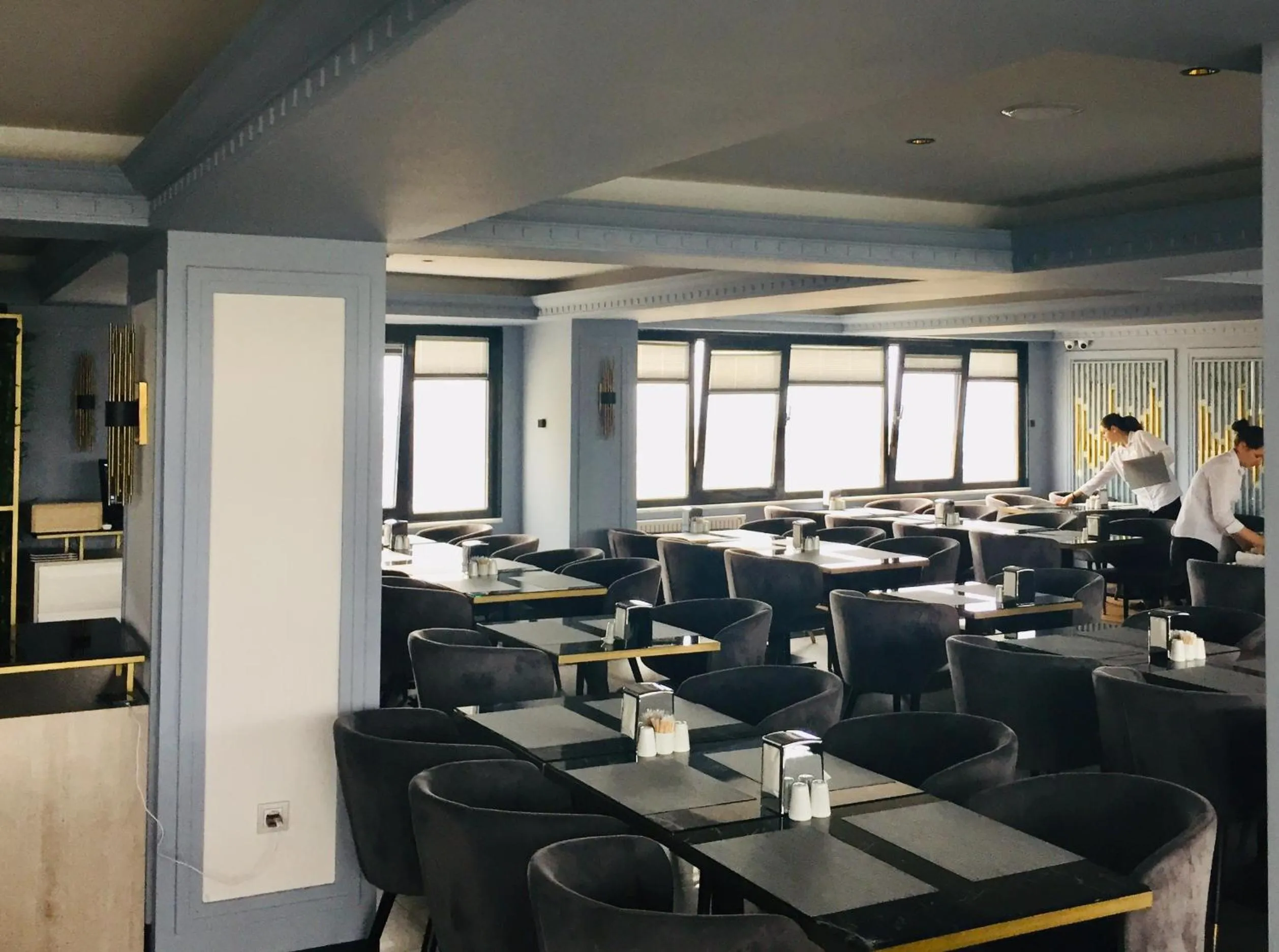 Restaurant/places to eat in Grand Washington Hotel