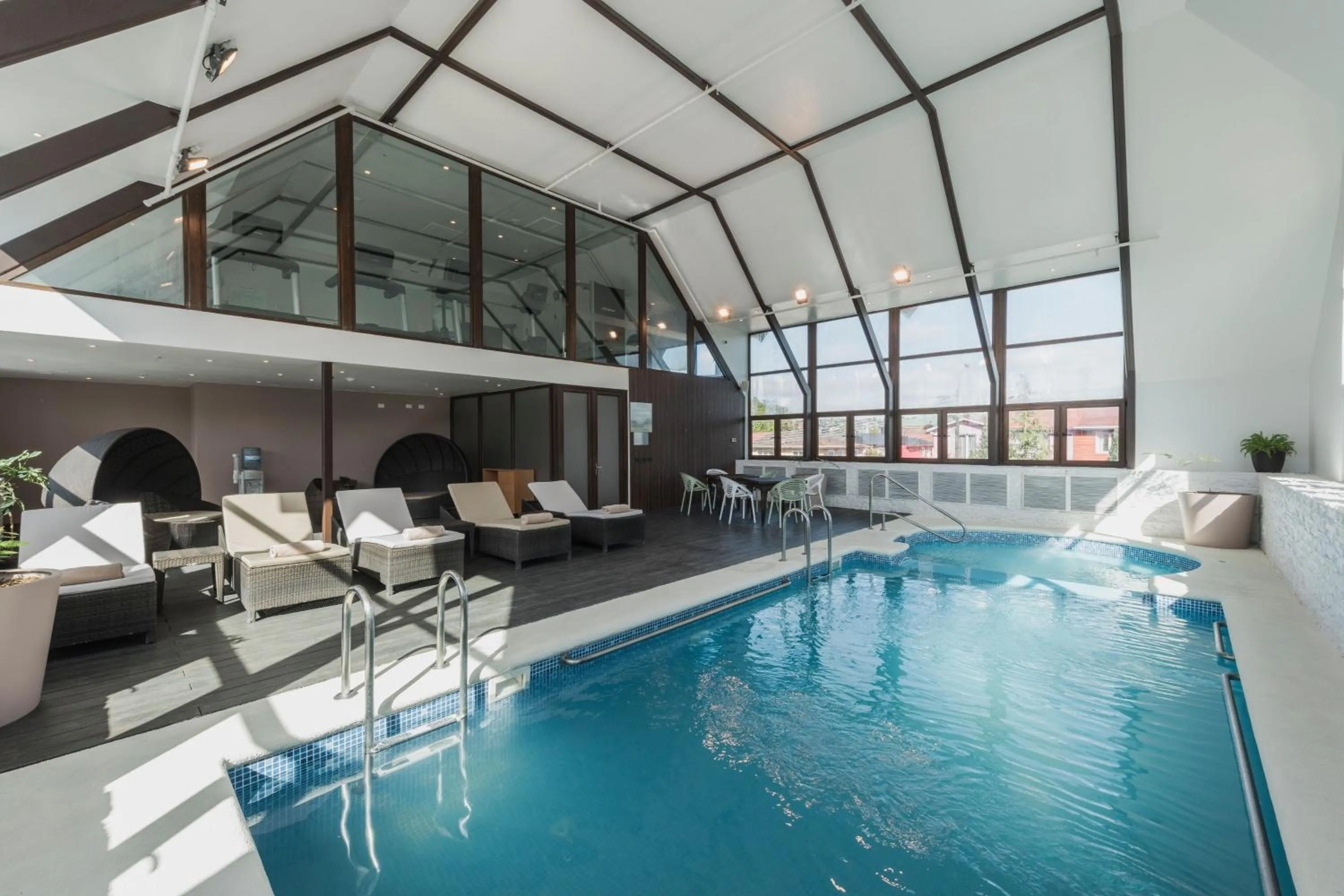Swimming pool in Courtyard by Marriott Puerto Montt