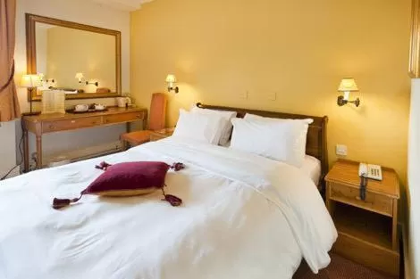 Coffee/tea facilities, Bed in Roebuck by Greene King Inns