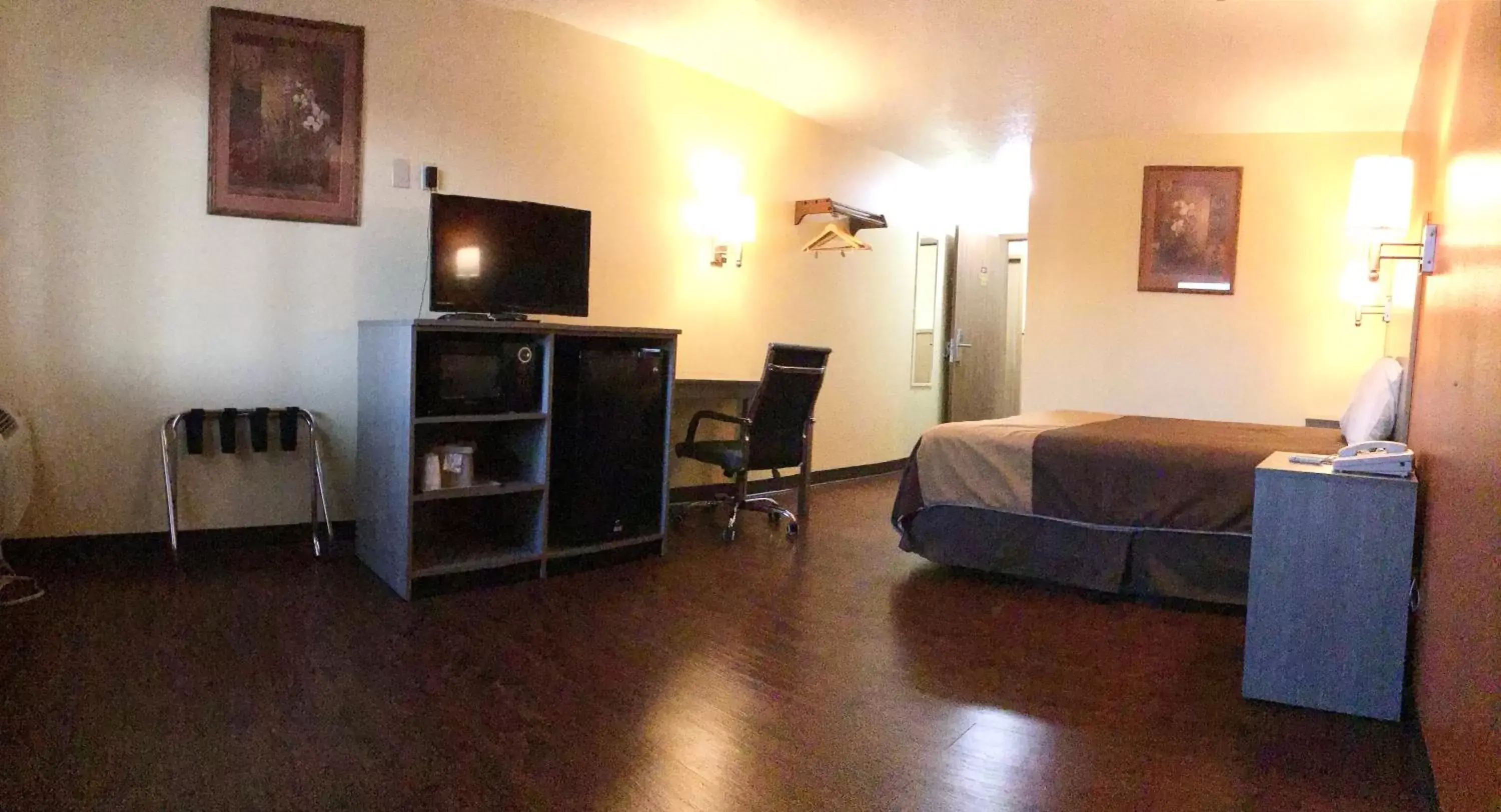 Queen Room with Two Queen Beds - Non-Smoking in Rodeway Inn Moriarty Queen Room with Two Queen Beds - Non-Smoking in Rodeway Inn Moriarty