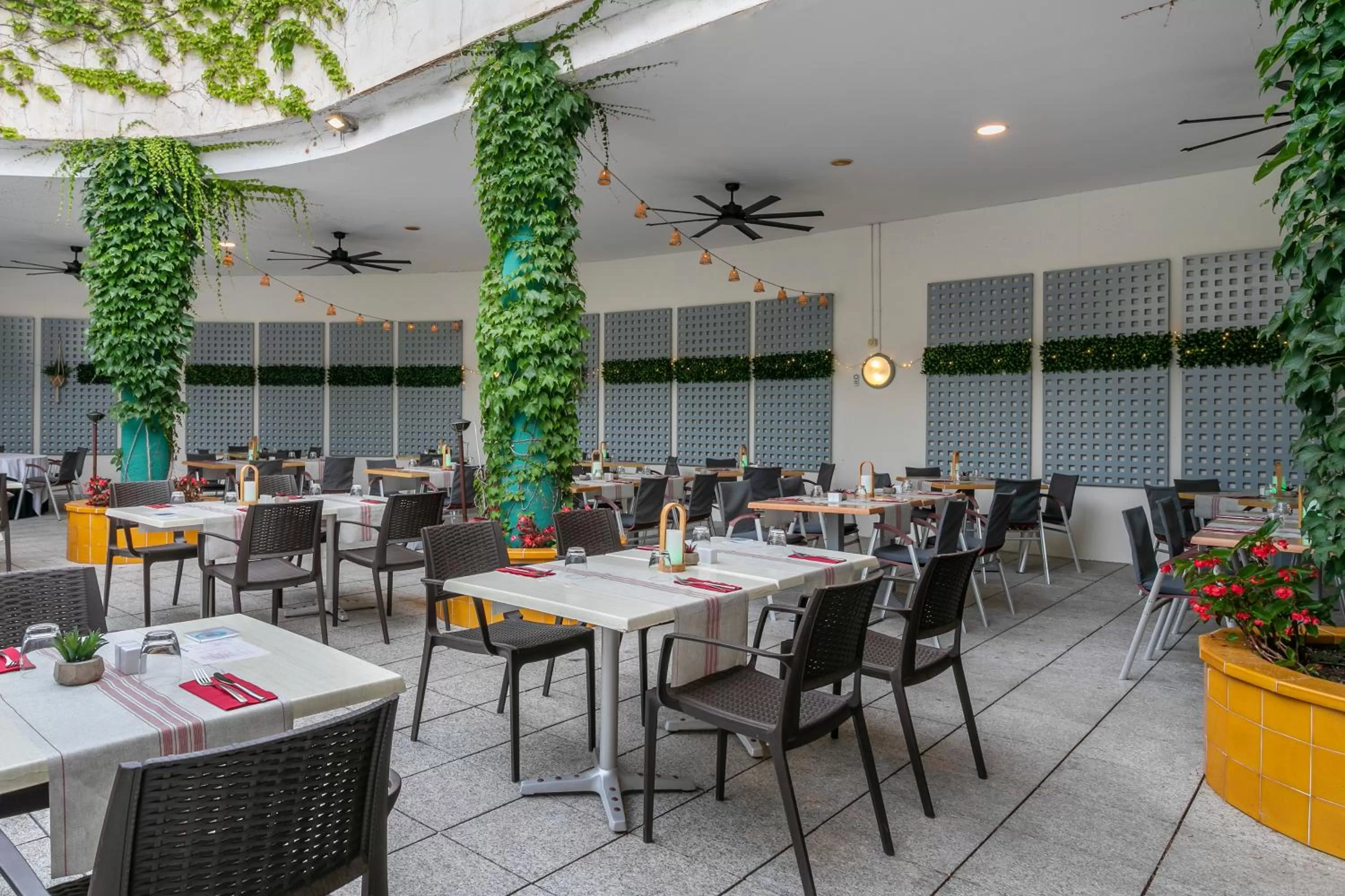 Restaurant/places to eat in Sol Port Cambrils Hotel