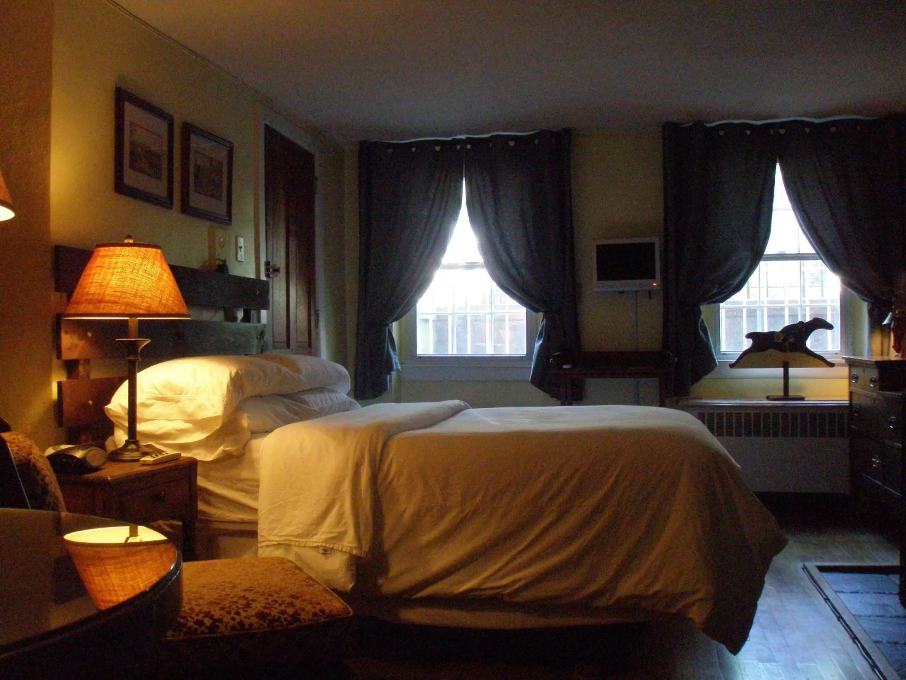 Photo of the whole room, Bed in Incentra Village Hotel