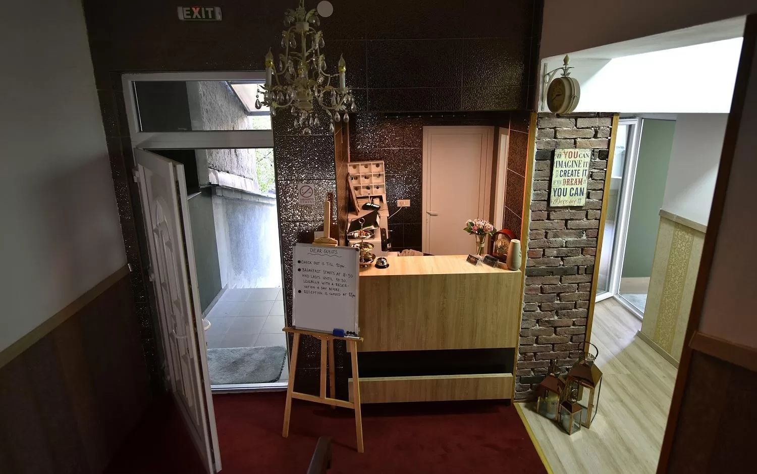 Villa Nina Hotel & Lounge bar