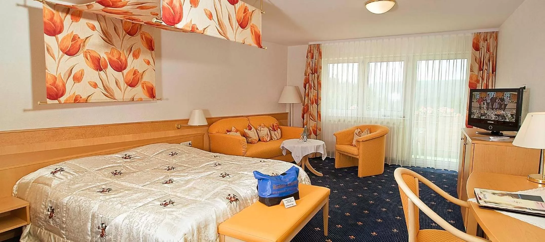 Bed in Öko-Landhotel Basler Hof