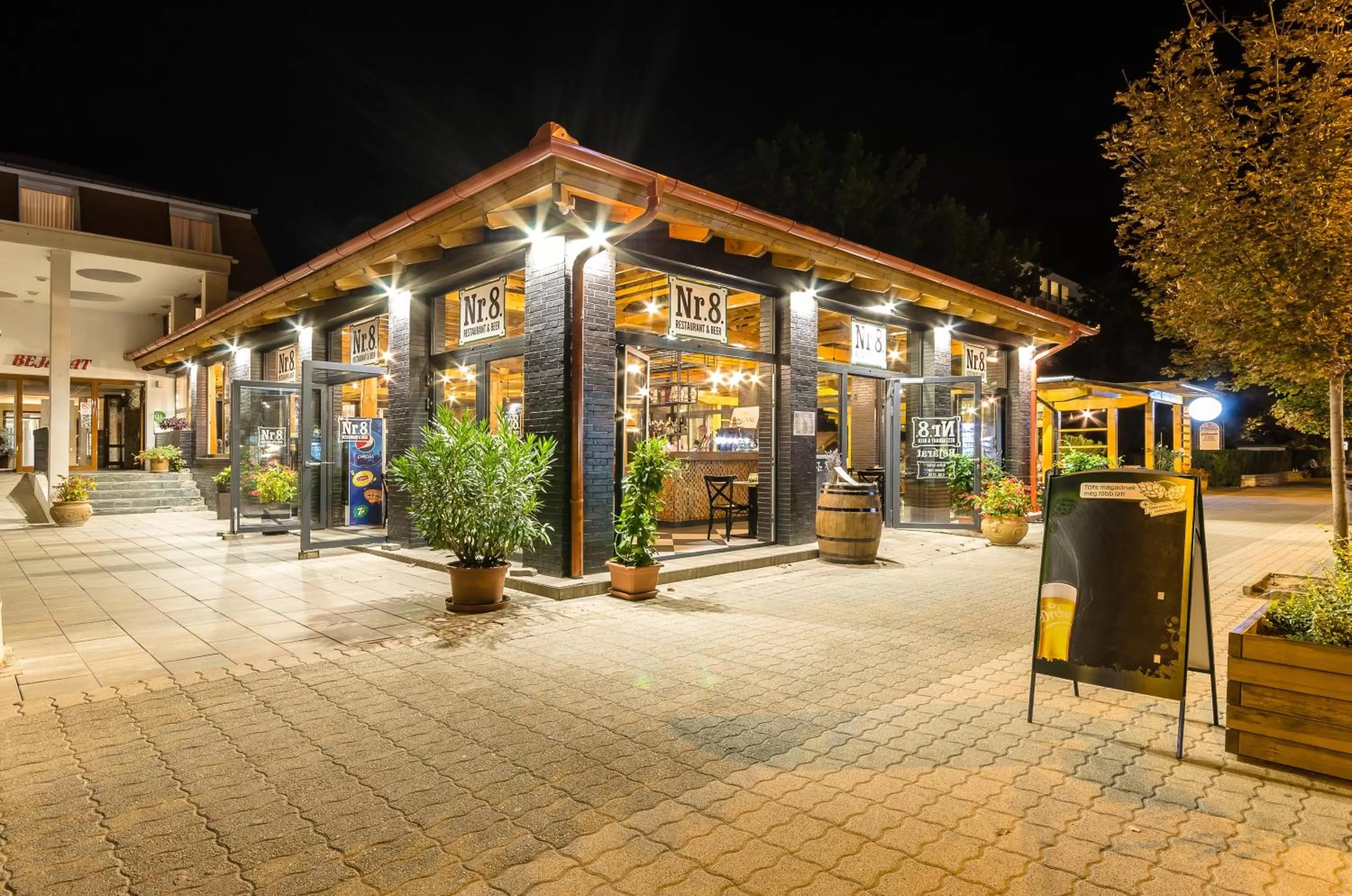 Restaurant/places to eat in Park Hotel Ambrózia