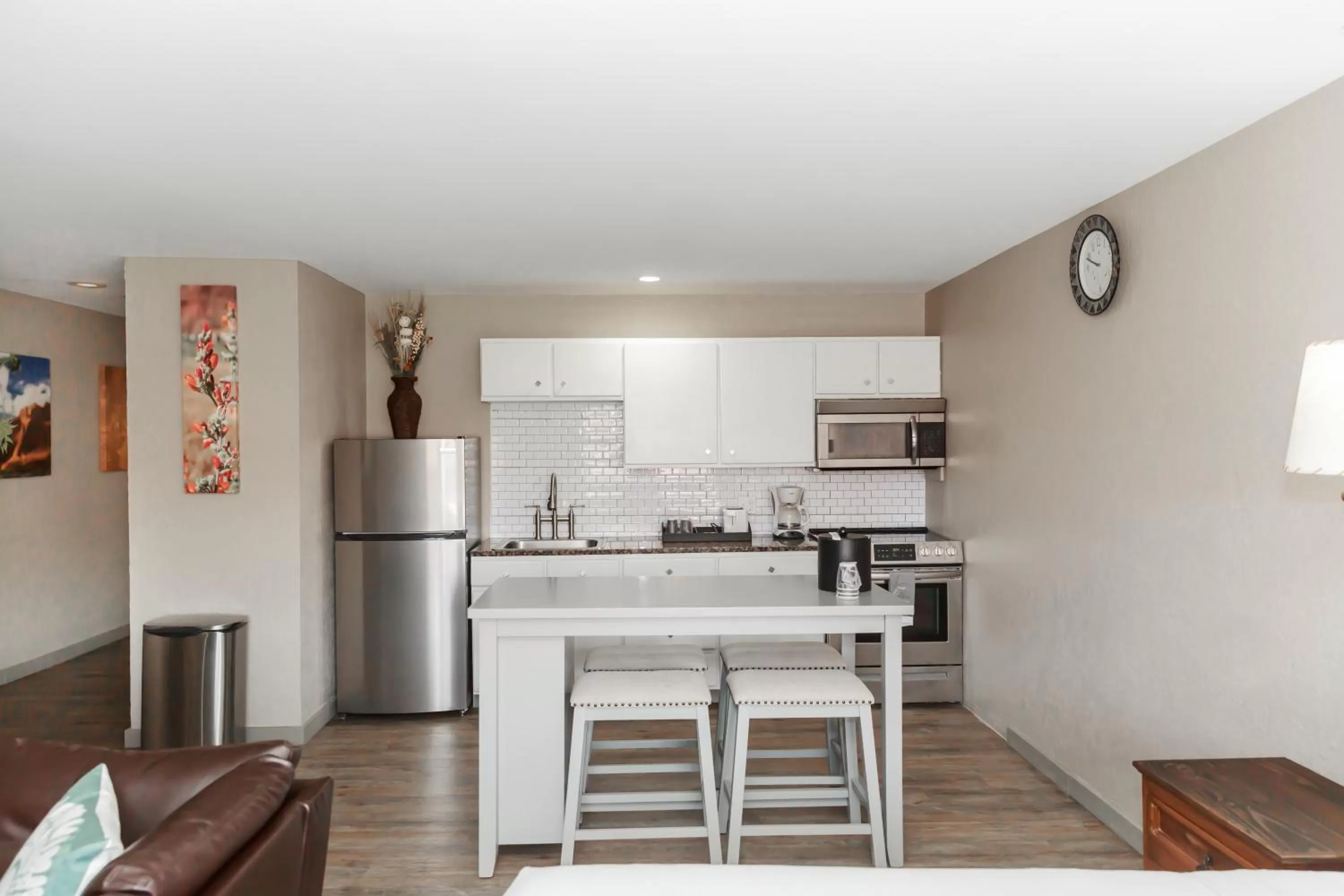 Kitchen or kitchenette in Aarchway Inn