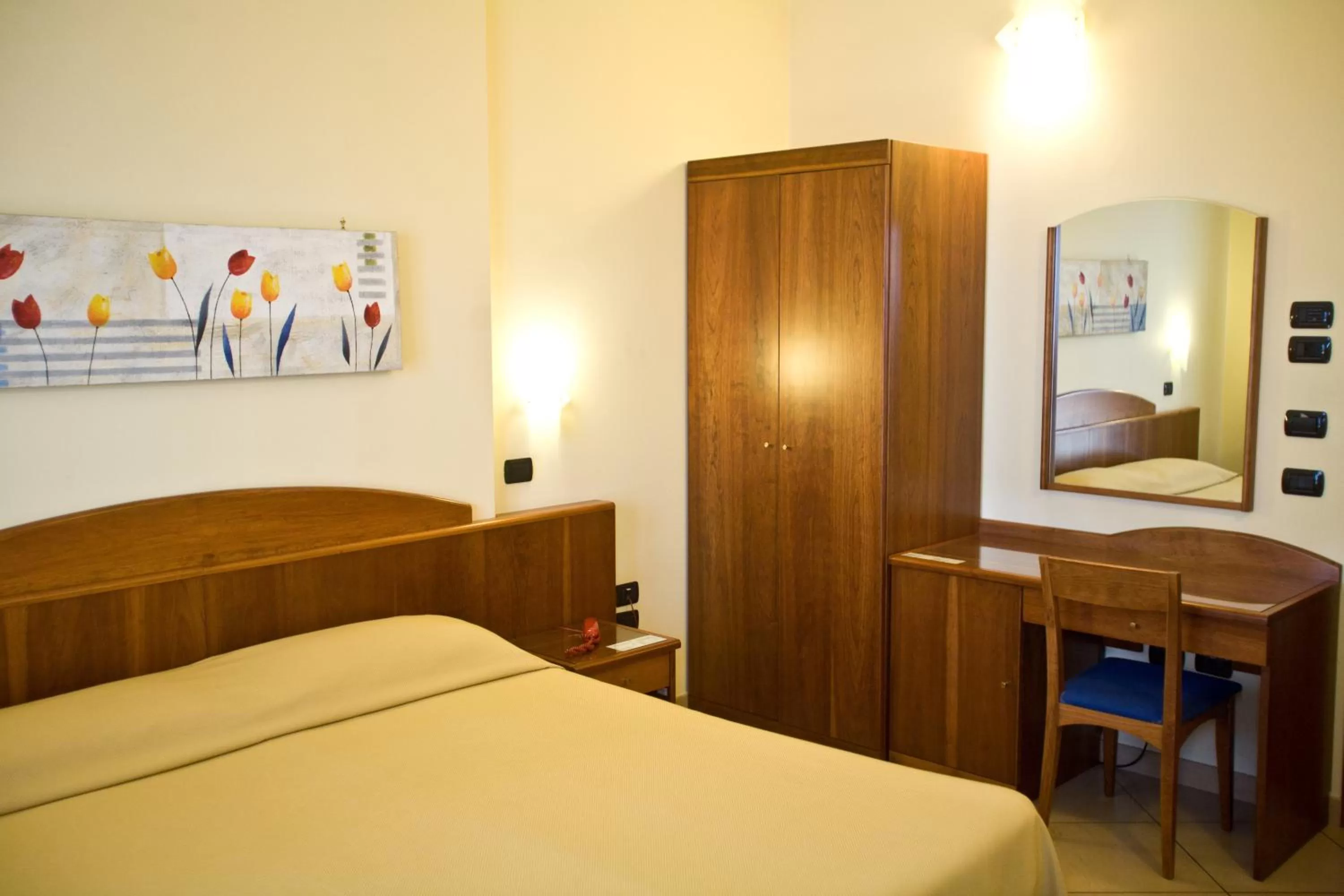 Decorative detail, Bed in Lo Scacciapensieri Hotel & Restaurant